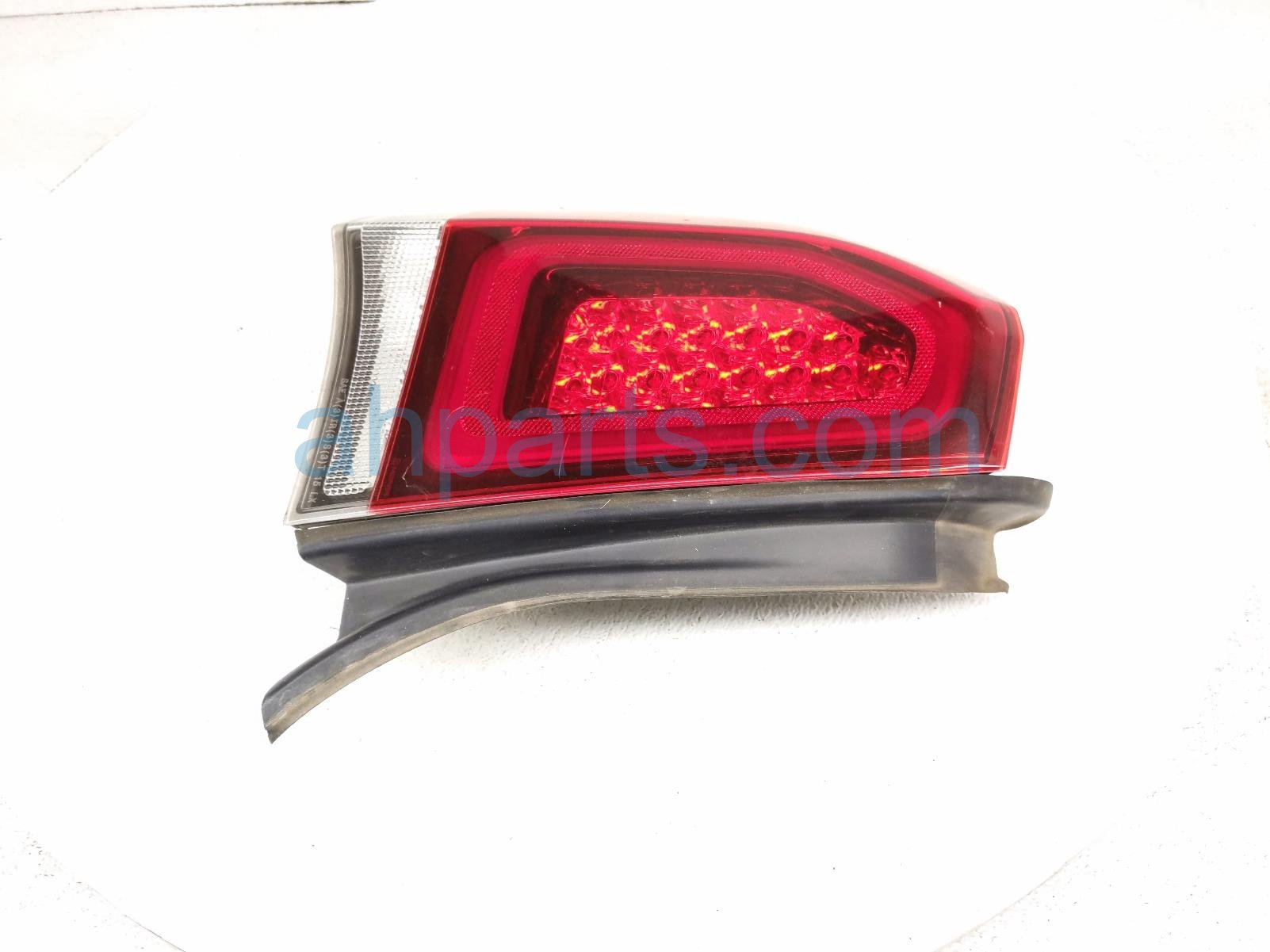 Chrysler LH TAIL LAMP (ON BODY)