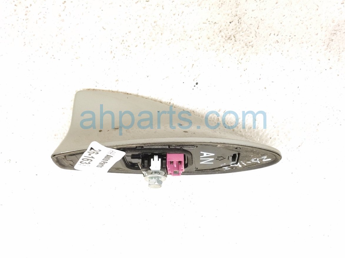 $40 Lexus ANTENNA - ROOF MTD - SHARK FIN SILVE