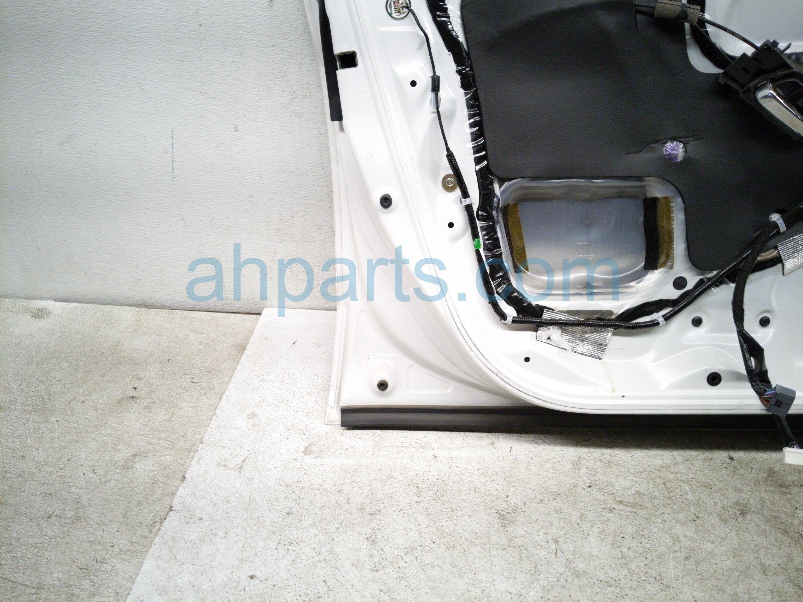 2022 Honda HR V Front Driver Door White No Mirror/trim* 67050 T7W A90ZZ Replacement 2022 Honda HR V Front Driver Door White No Mirror/trim* 67050 T7W A90ZZ Replacement thumbnail