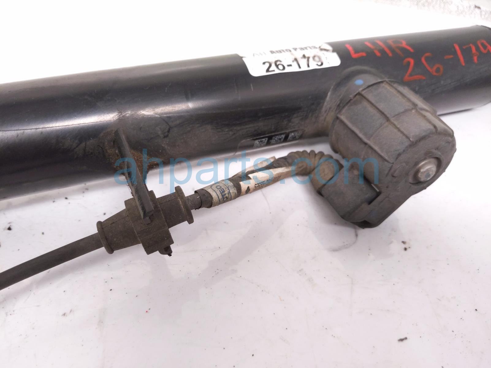 2021 Acura TLX Strut / Spring Rear Driver Shock Absorber 52621 TGZ A51 Replacement 2021 Acura TLX Strut / Spring Rear Driver Shock Absorber 52621 TGZ A51 Replacement thumbnail