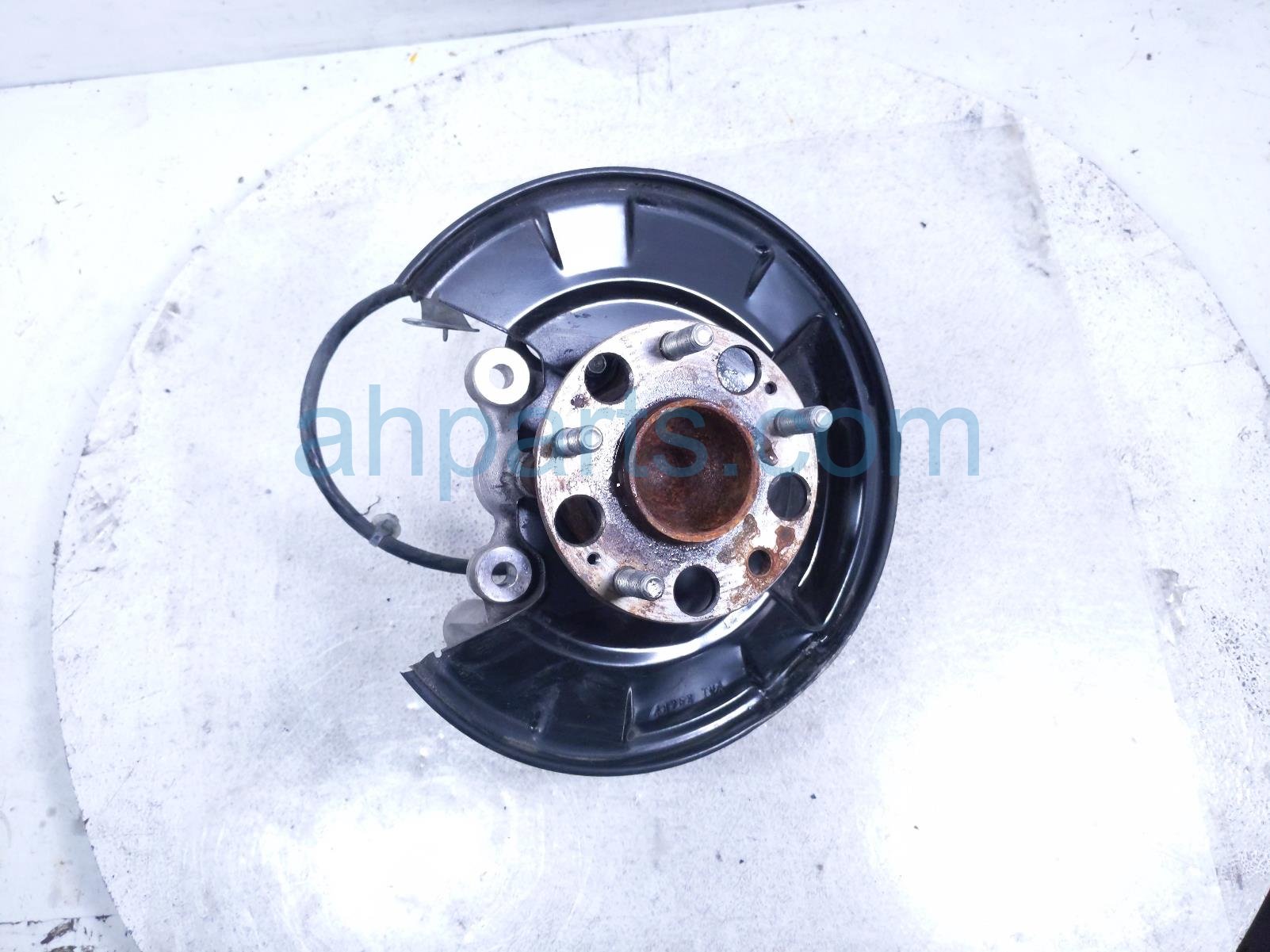 Honda RR/RH SPINDLE KNUCKLE HUB