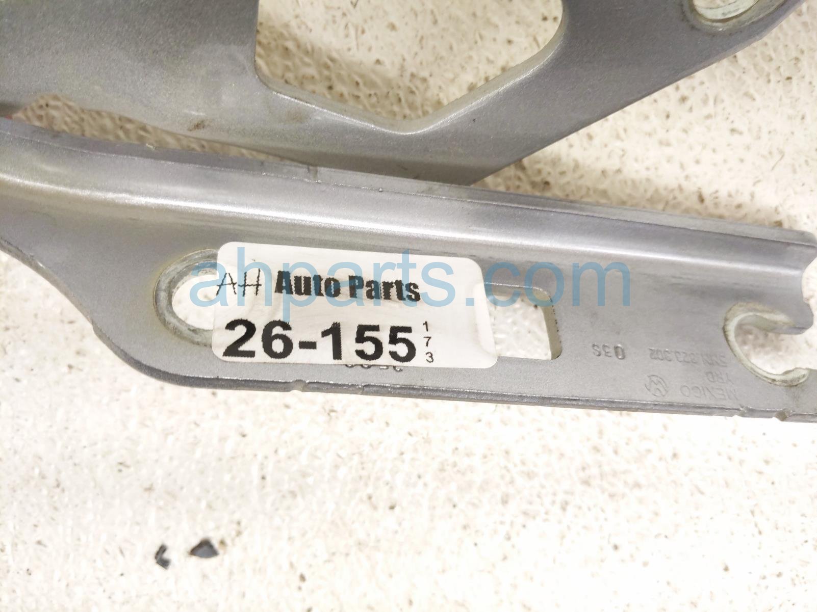 2024 Volkswagen Tiguan Passenger Hood Hinge Silver 5NN 823 302 Replacement 2024 Volkswagen Tiguan Passenger Hood Hinge Silver 5NN 823 302 Replacement thumbnail