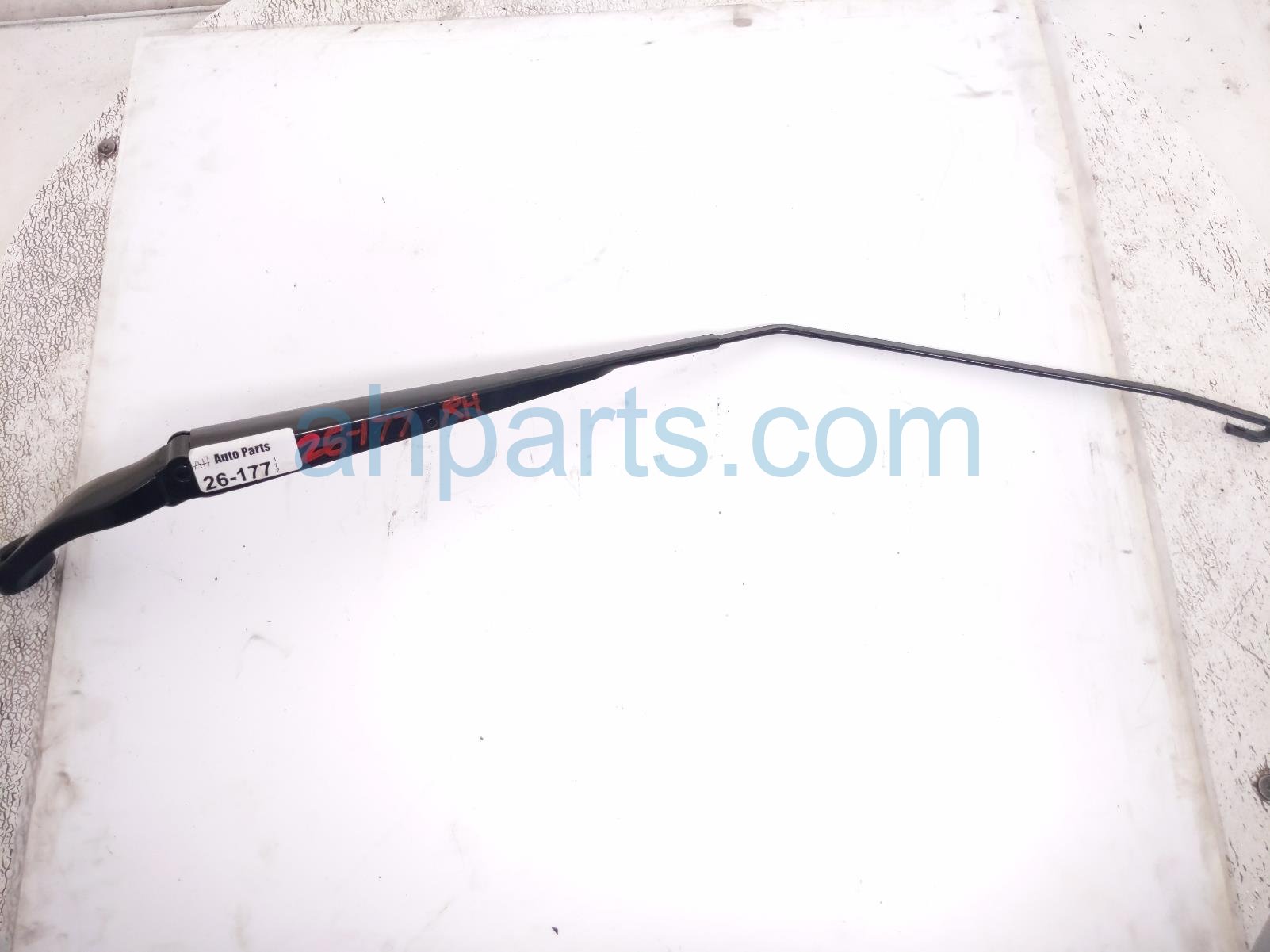 Honda RH WINDSHIELD WIPER ARM
