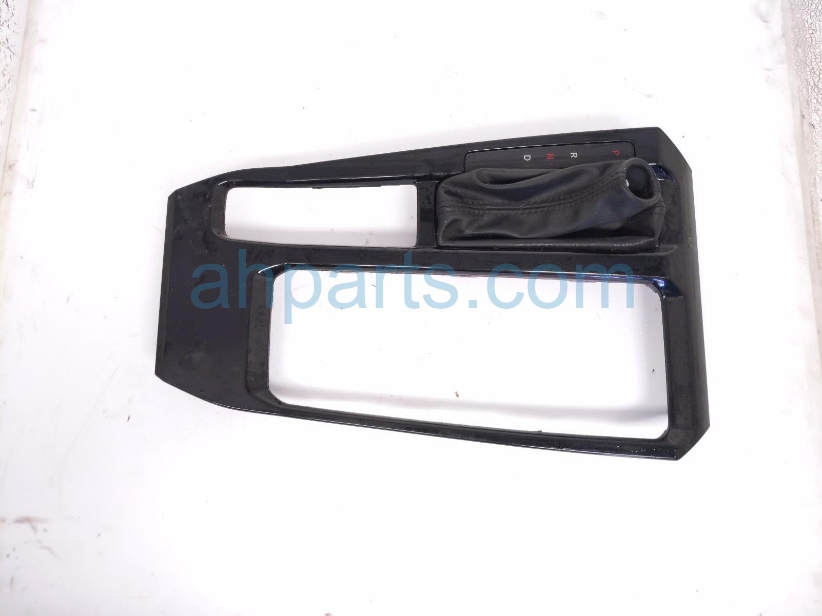 Honda CENTER CONSOLE TRIM BEZEL-BLK