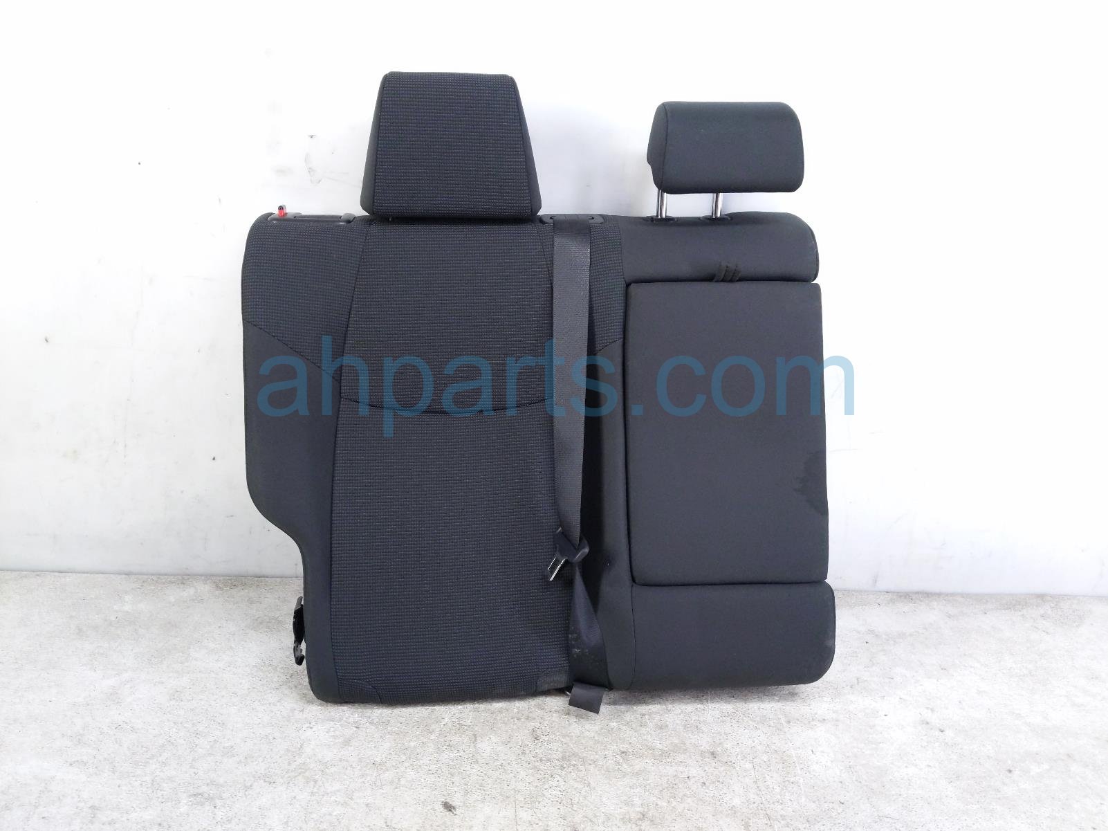 $145 Toyota RR/RH 2ND ROW SEAT BACK W/ARM-BLACK $145 Toyota RR/RH 2ND ROW SEAT BACK W/ARM-BLACK