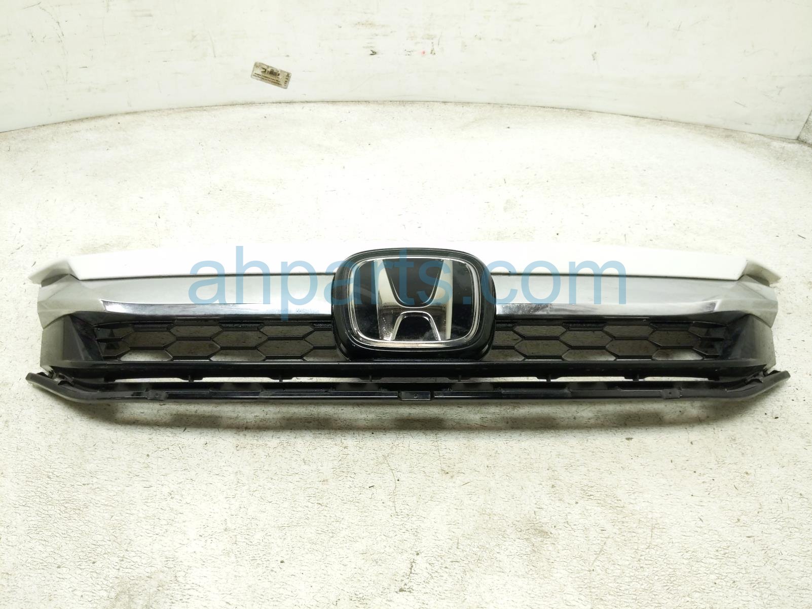 2018 Honda Clarity Upper Grille Black / Chrome 71121 TRW A01 Replacement 2018 Honda Clarity Upper Grille Black / Chrome 71121 TRW A01 Replacement