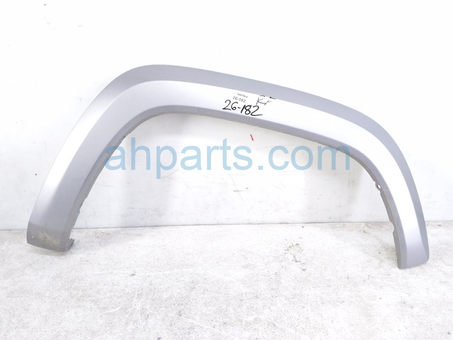 Toyota FR/RH WHEEL OPENING MOLDING - SILVER