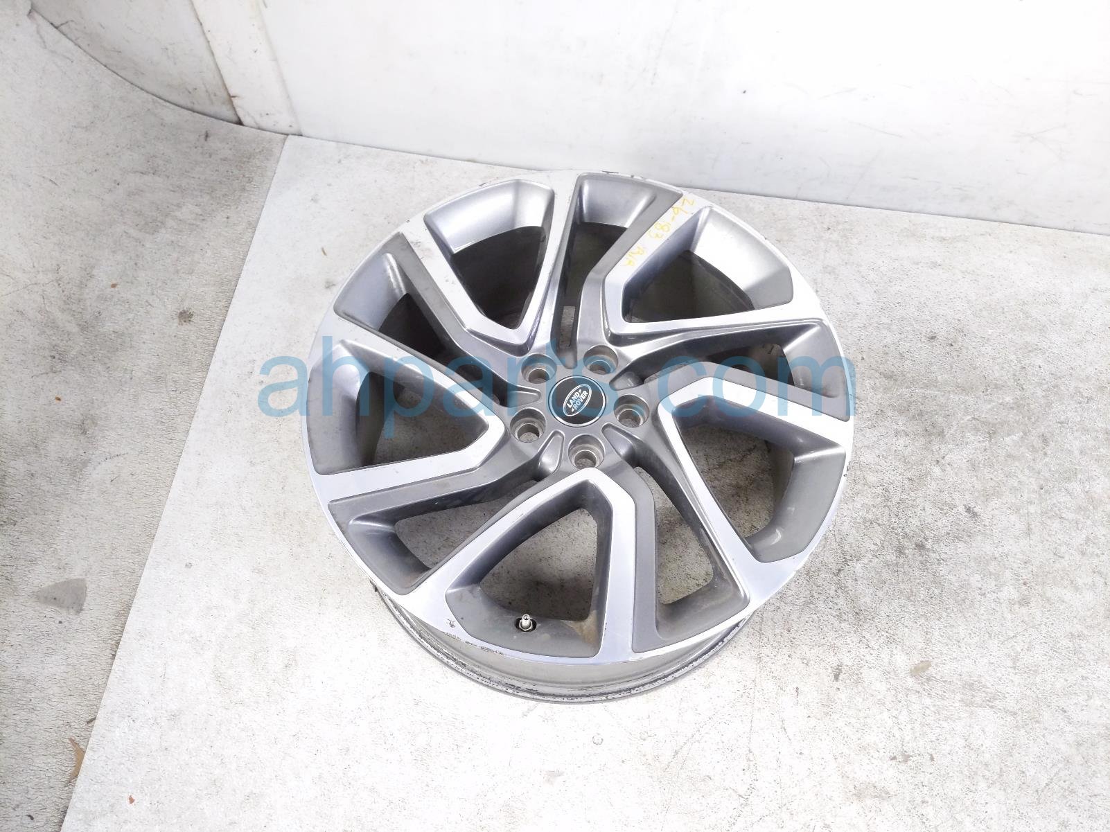 2020 Land Rover Range Rover Sport Rear Passenger Wheel / Rim LR099143 Replacement 2020 Land Rover Range Rover Sport Rear Passenger Wheel / Rim LR099143 Replacement thumbnail