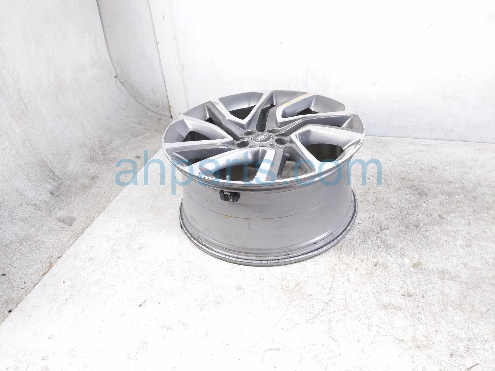 2020 Land Rover Range Rover Sport Rear Passenger Wheel / Rim LR099143 Replacement 2020 Land Rover Range Rover Sport Rear Passenger Wheel / Rim LR099143 Replacement thumbnail