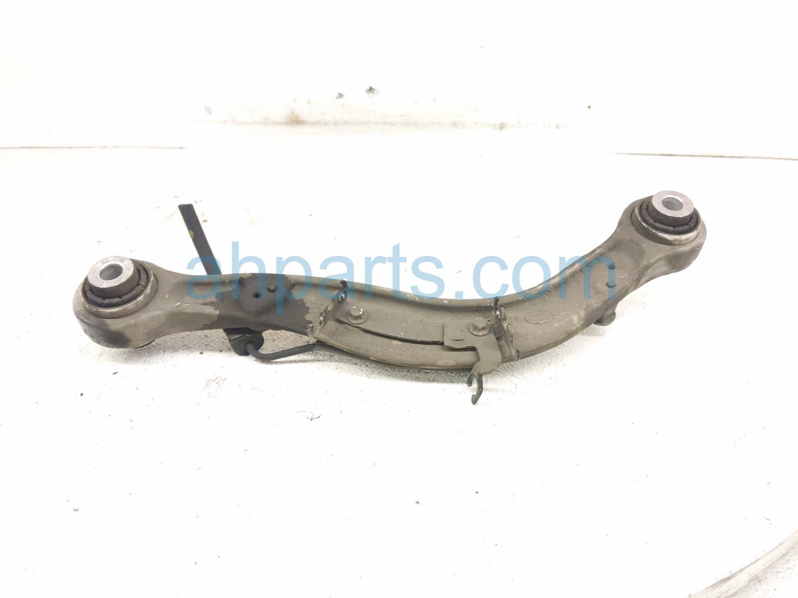 2020 Land Rover Range Rover Sport Rear Driver Upper Control Arm LR172512 Replacement 2020 Land Rover Range Rover Sport Rear Driver Upper Control Arm LR172512 Replacement thumbnail