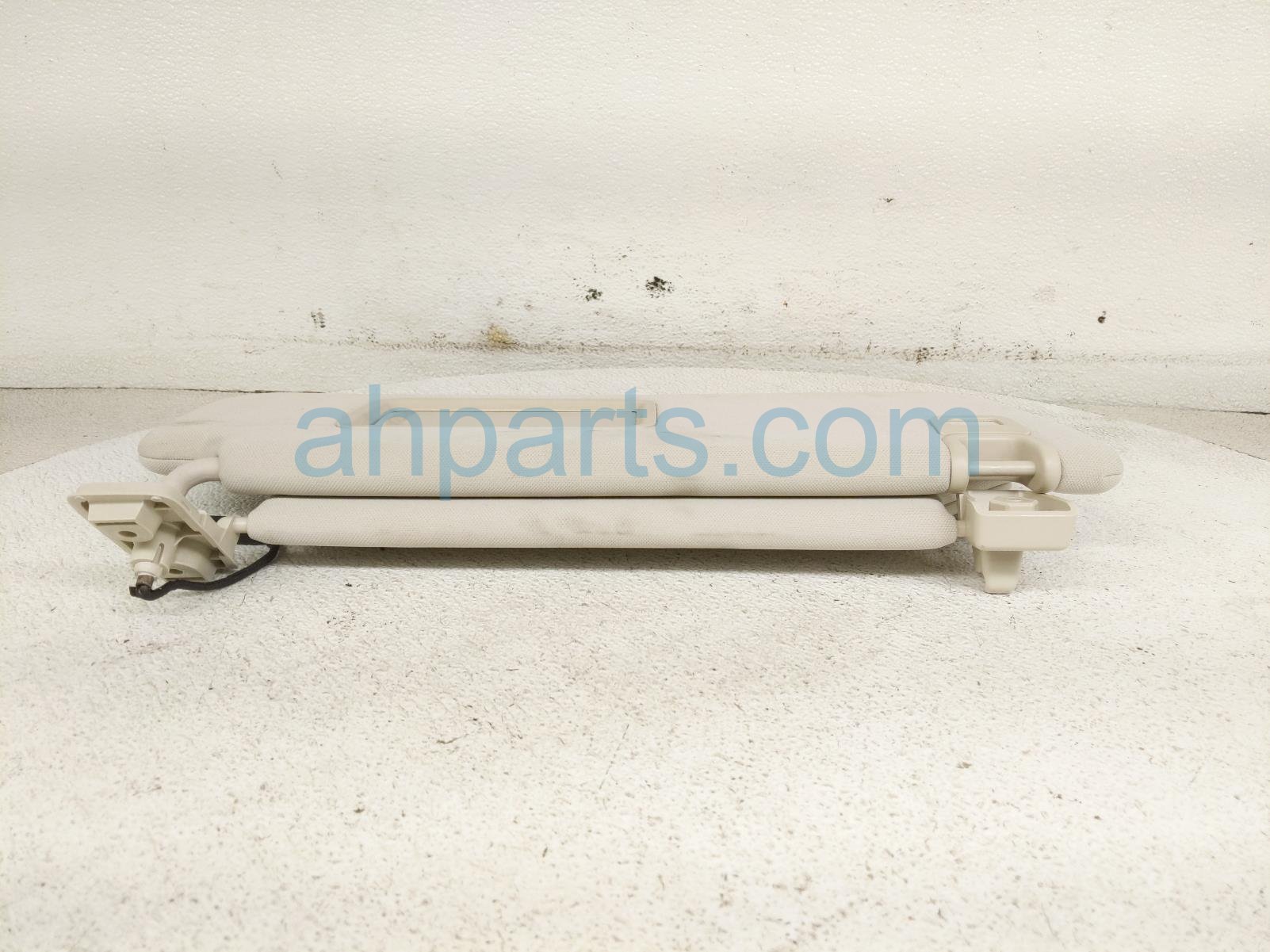 2020 Land Rover Range Rover Sport Passenger Sun Visor Ivory LR162823 Replacement 2020 Land Rover Range Rover Sport Passenger Sun Visor Ivory LR162823 Replacement thumbnail