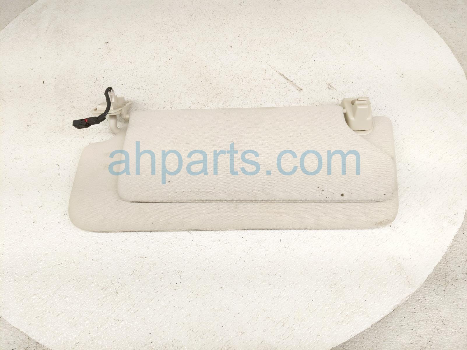 2020 Land Rover Range Rover Sport Passenger Sun Visor Ivory LR162823 Replacement 2020 Land Rover Range Rover Sport Passenger Sun Visor Ivory LR162823 Replacement thumbnail