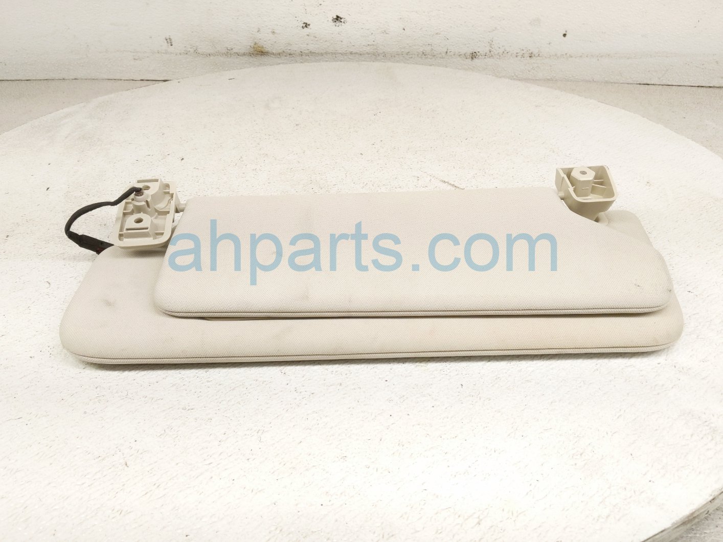 2020 Land Rover Range Rover Sport Driver Sun Visor Ivory LR162894 Replacement 2020 Land Rover Range Rover Sport Driver Sun Visor Ivory LR162894 Replacement thumbnail