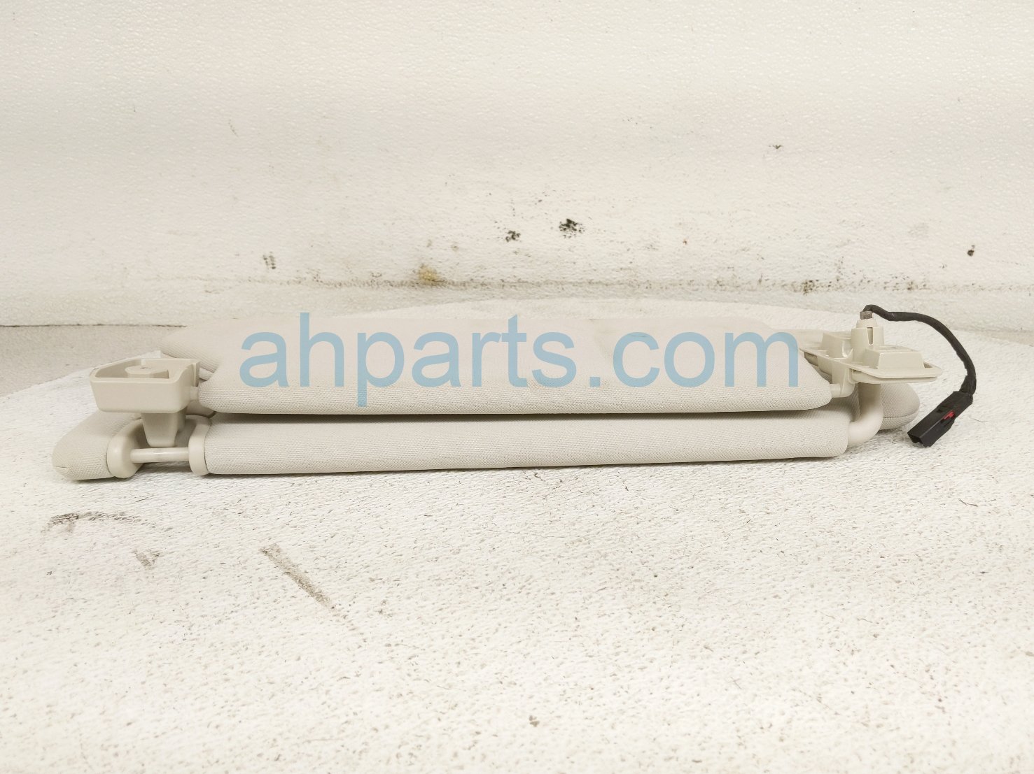 2020 Land Rover Range Rover Sport Driver Sun Visor Ivory LR162894 Replacement 2020 Land Rover Range Rover Sport Driver Sun Visor Ivory LR162894 Replacement thumbnail