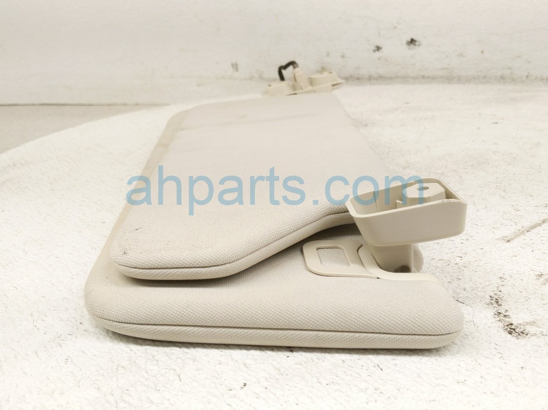 2020 Land Rover Range Rover Sport Driver Sun Visor Ivory LR162894 Replacement 2020 Land Rover Range Rover Sport Driver Sun Visor Ivory LR162894 Replacement thumbnail