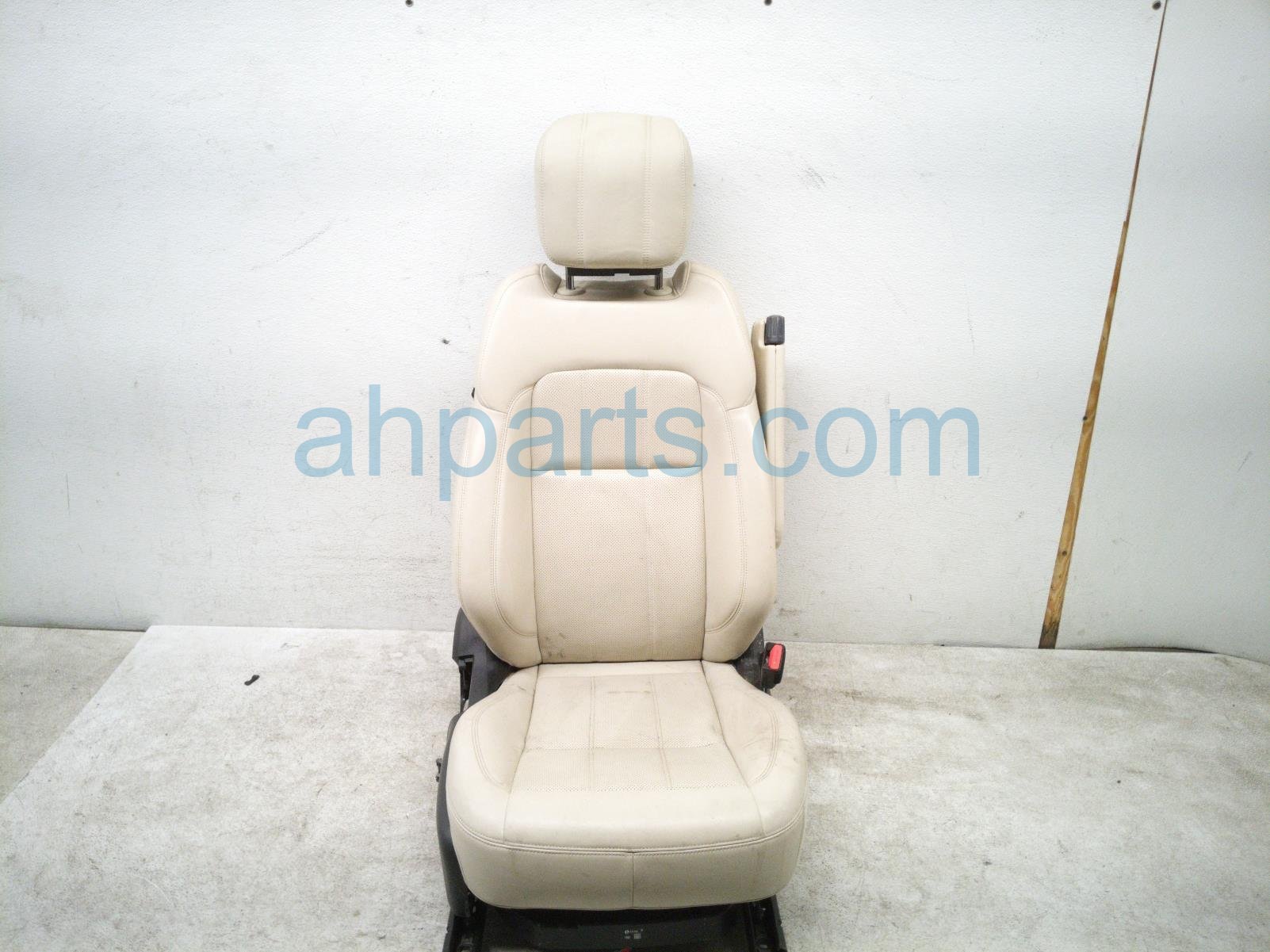 2020 Land Rover Range Rover Sport Front Passenger Seat Ivory W/ Airbag LR104277 Replacement 2020 Land Rover Range Rover Sport Front Passenger Seat Ivory W/ Airbag LR104277 Replacement thumbnail