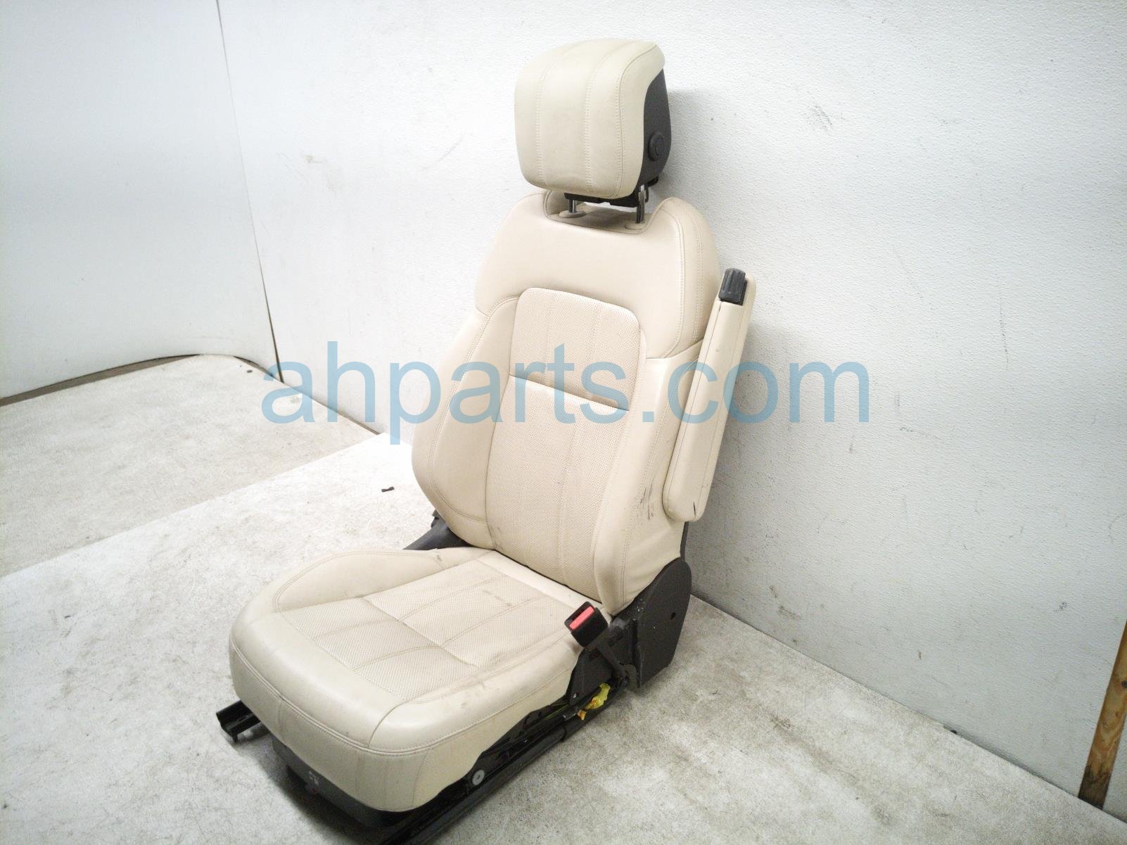 2020 Land Rover Range Rover Sport Front Passenger Seat Ivory W/ Airbag LR104277 Replacement 2020 Land Rover Range Rover Sport Front Passenger Seat Ivory W/ Airbag LR104277 Replacement thumbnail