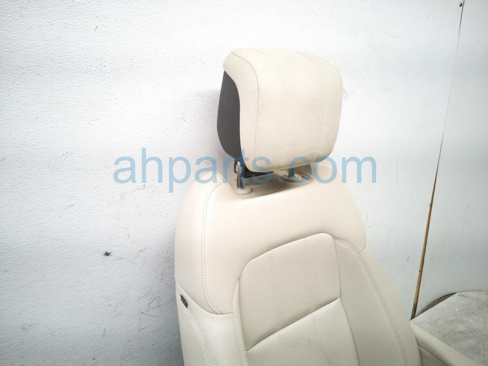 2020 Land Rover Range Rover Sport Front Passenger Seat Ivory W/ Airbag LR104277 Replacement 2020 Land Rover Range Rover Sport Front Passenger Seat Ivory W/ Airbag LR104277 Replacement thumbnail
