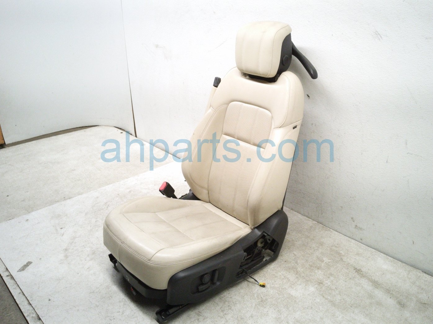 2020 Land Rover Range Rover Sport Front Driver Seat Ivory W/ Airbag LR147641 Replacement 2020 Land Rover Range Rover Sport Front Driver Seat Ivory W/ Airbag LR147641 Replacement thumbnail