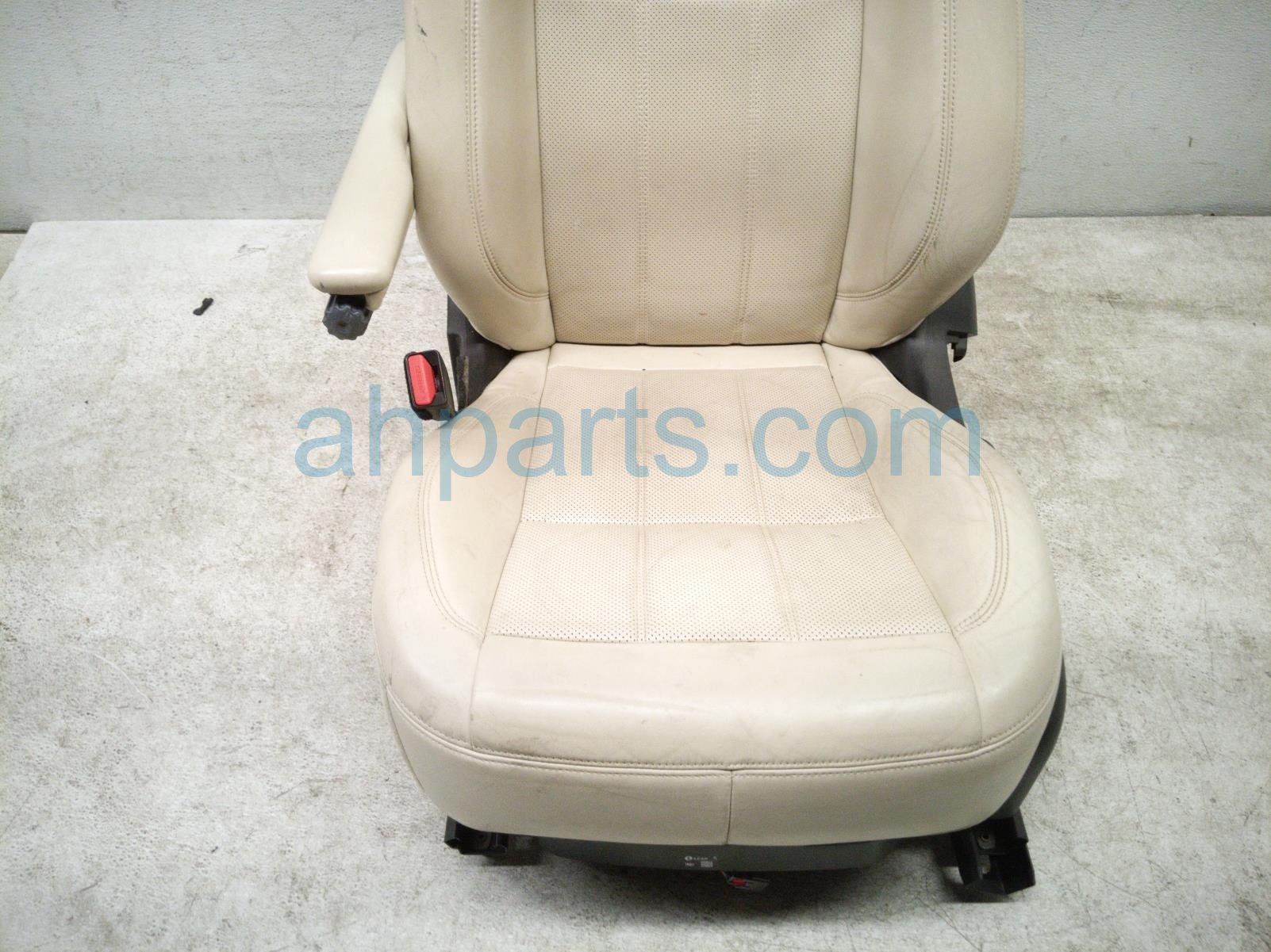 2020 Land Rover Range Rover Sport Front Driver Seat Ivory W/ Airbag LR147641 Replacement 2020 Land Rover Range Rover Sport Front Driver Seat Ivory W/ Airbag LR147641 Replacement thumbnail