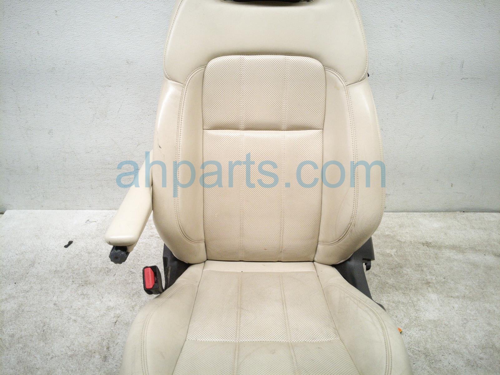 2020 Land Rover Range Rover Sport Front Driver Seat Ivory W/ Airbag LR147641 Replacement 2020 Land Rover Range Rover Sport Front Driver Seat Ivory W/ Airbag LR147641 Replacement thumbnail