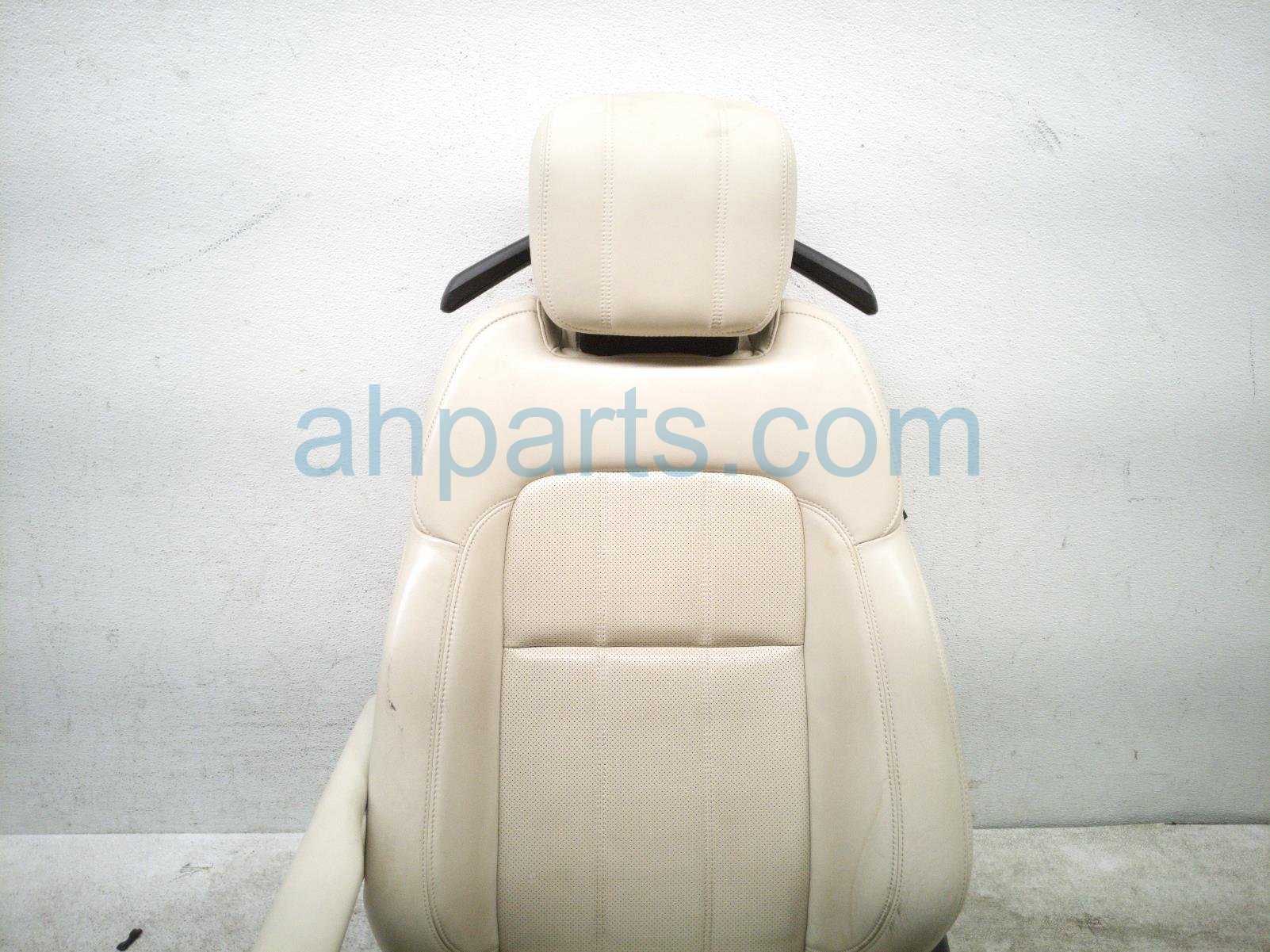 2020 Land Rover Range Rover Sport Front Driver Seat Ivory W/ Airbag LR147641 Replacement 2020 Land Rover Range Rover Sport Front Driver Seat Ivory W/ Airbag LR147641 Replacement thumbnail