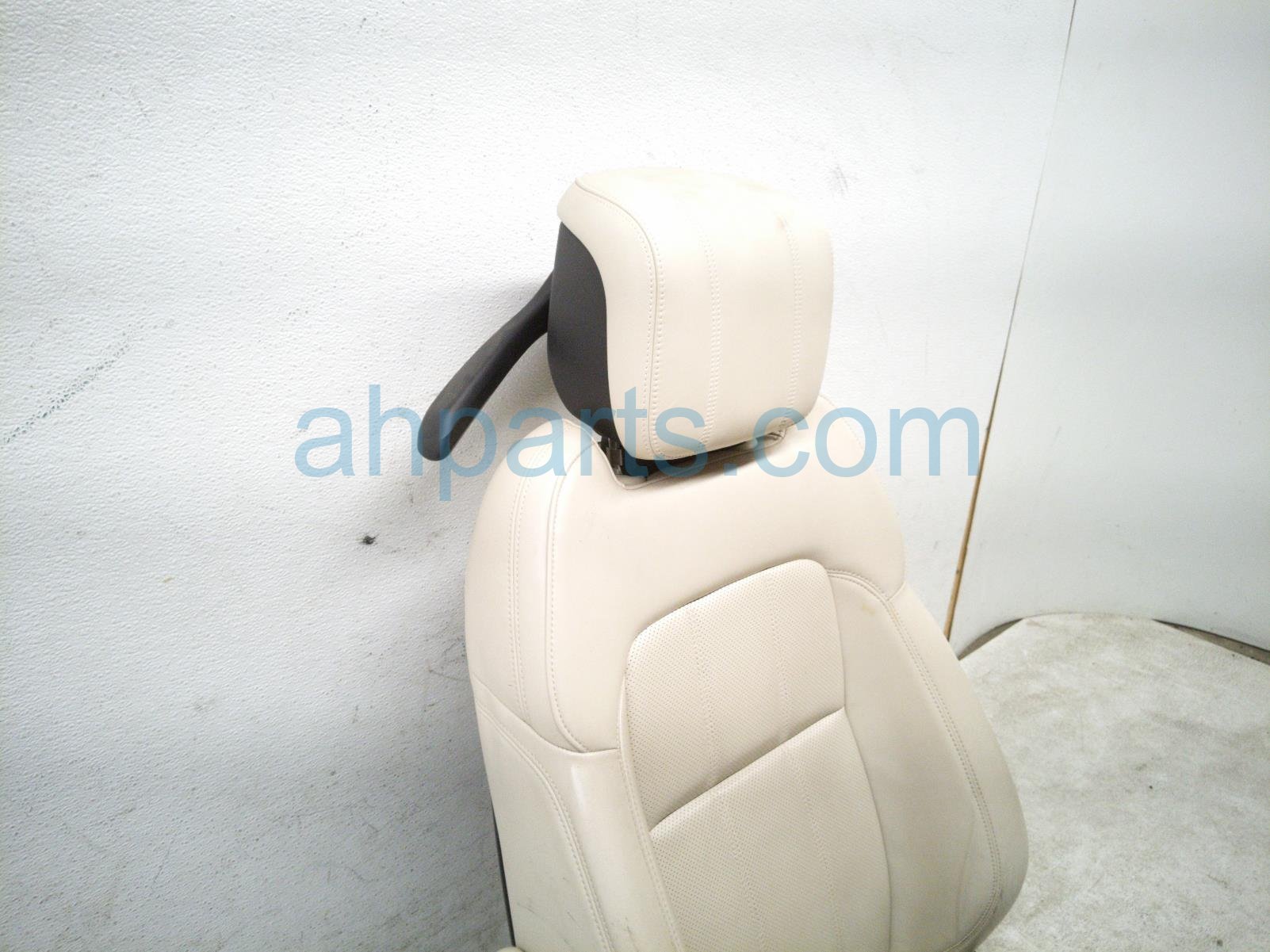 2020 Land Rover Range Rover Sport Front Driver Seat Ivory W/ Airbag LR147641 Replacement 2020 Land Rover Range Rover Sport Front Driver Seat Ivory W/ Airbag LR147641 Replacement thumbnail