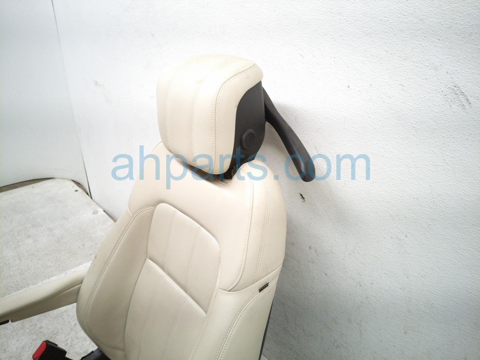 2020 Land Rover Range Rover Sport Front Driver Seat Ivory W/ Airbag LR147641 Replacement 2020 Land Rover Range Rover Sport Front Driver Seat Ivory W/ Airbag LR147641 Replacement thumbnail