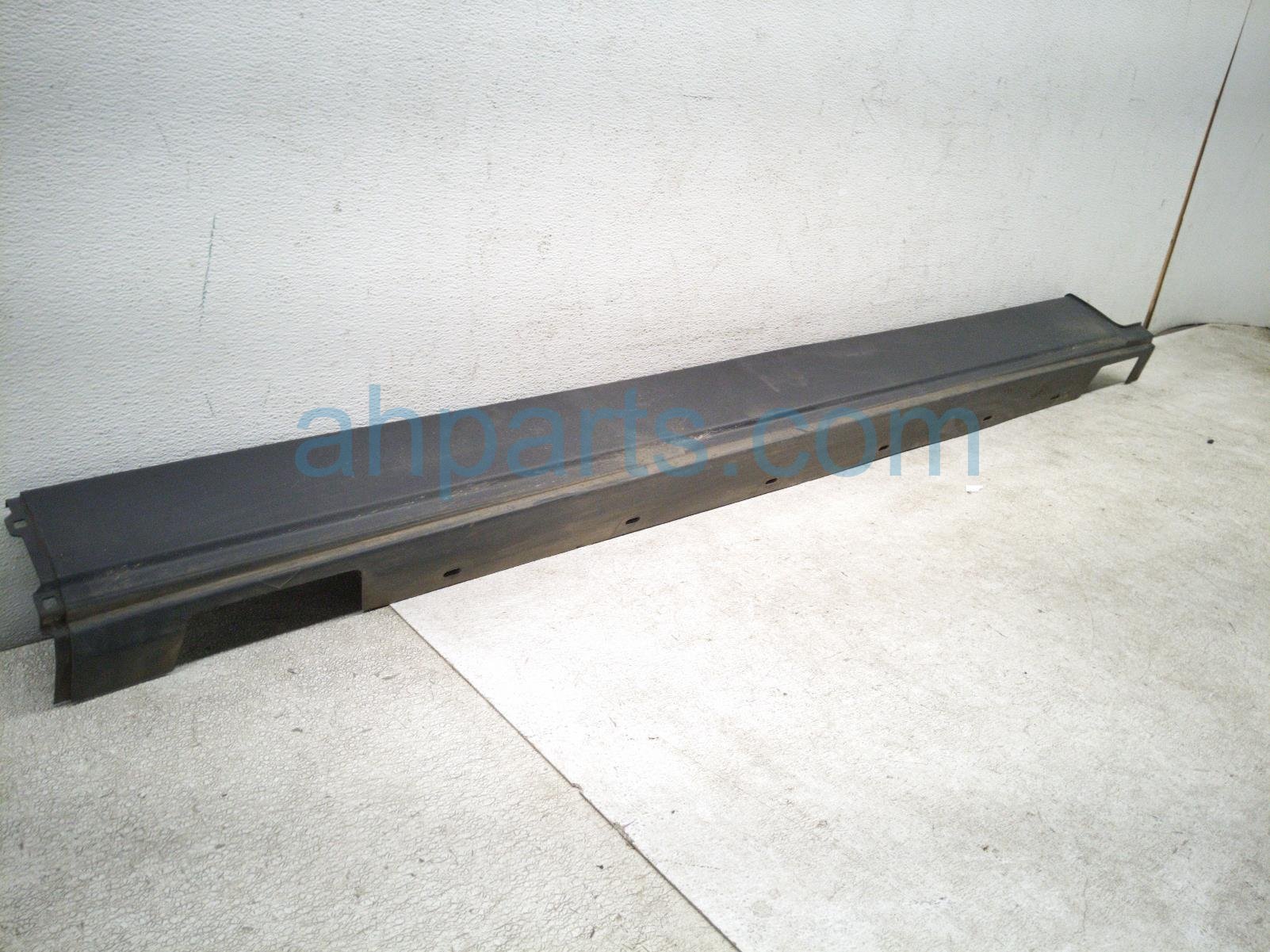 2020 Land Rover Range Rover Sport Rocker Trim Passenger Side Skirt / Molding Black LR037825 Replacement 2020 Land Rover Range Rover Sport Rocker Trim Passenger Side Skirt / Molding Black LR037825 Replacement thumbnail