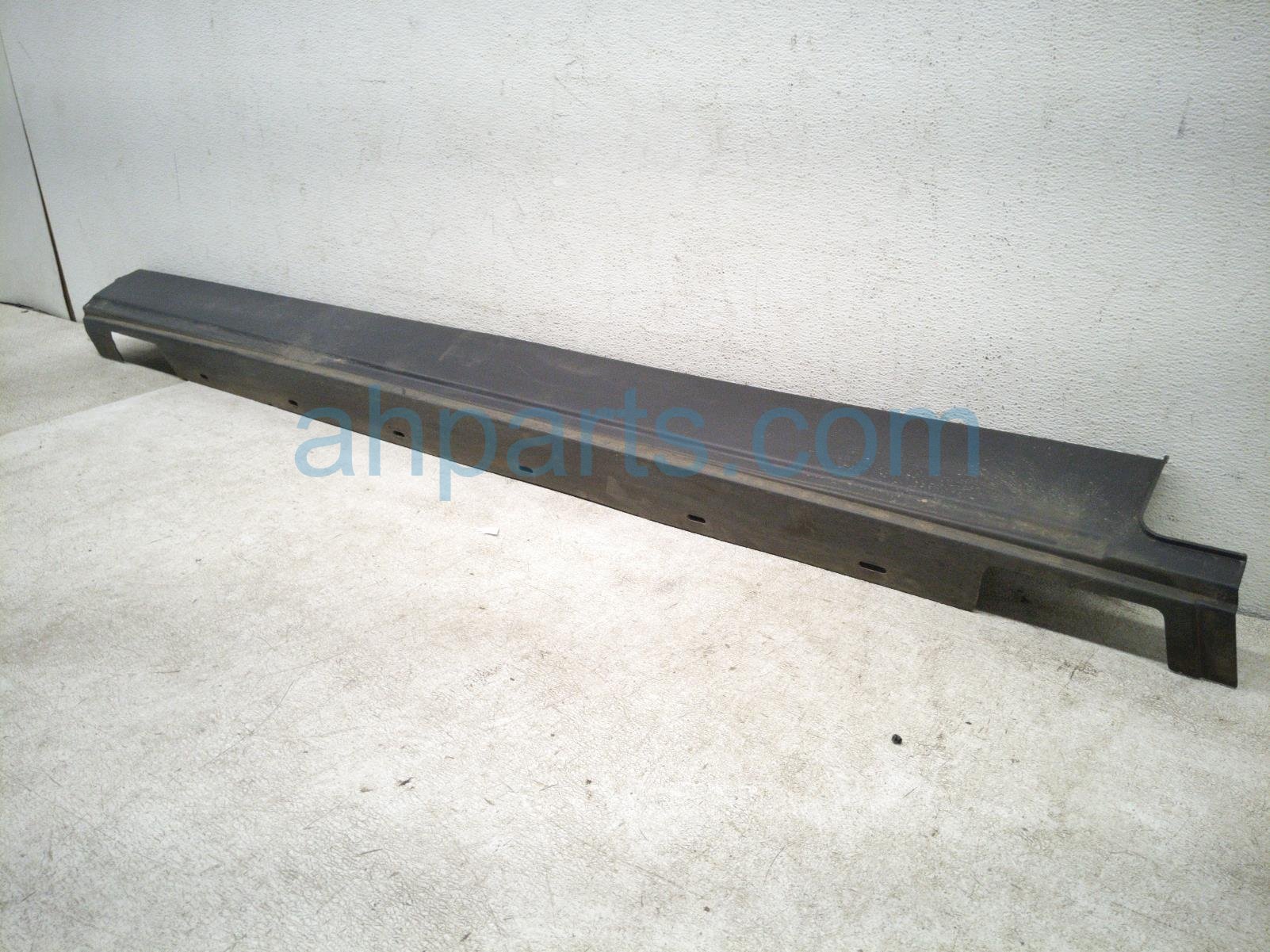2020 Land Rover Range Rover Sport Rocker Trim Passenger Side Skirt / Molding Black LR037825 Replacement 2020 Land Rover Range Rover Sport Rocker Trim Passenger Side Skirt / Molding Black LR037825 Replacement thumbnail