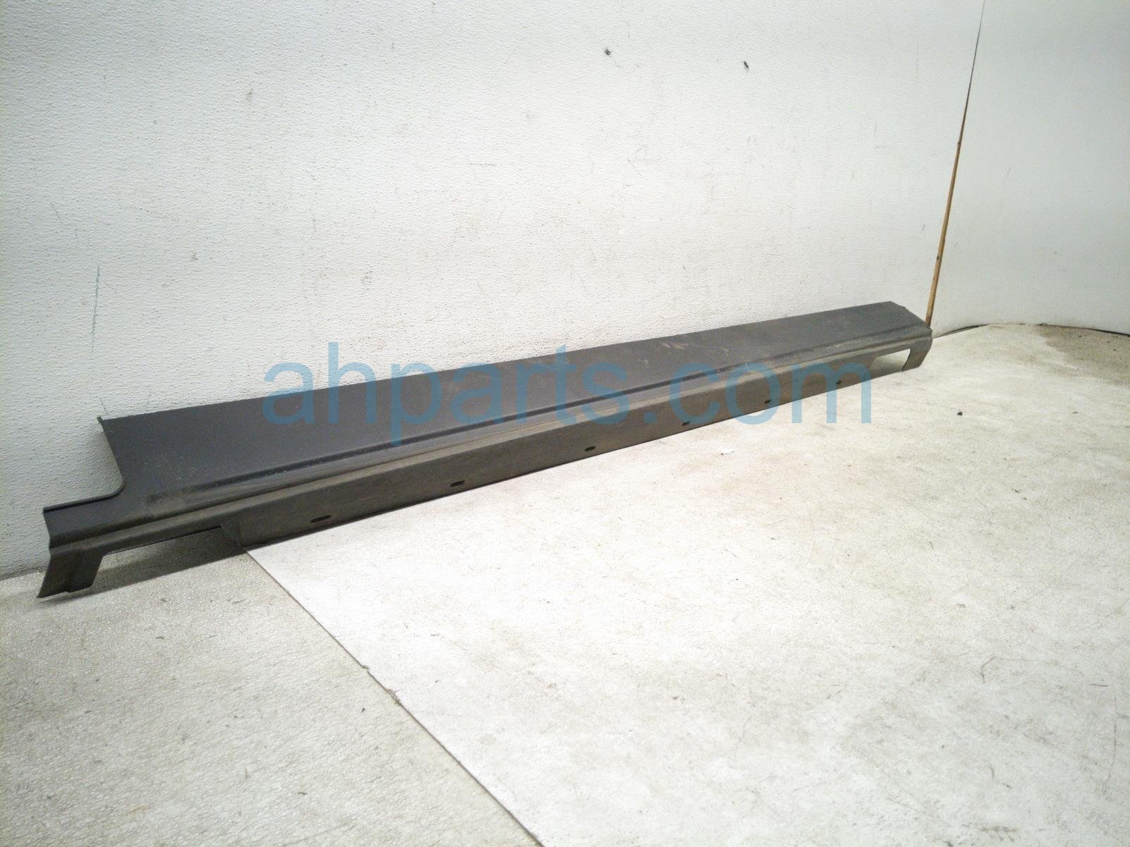 2020 Land Rover Range Rover Sport Rocker Trim Driver Side Skirt / Molding Black LR037826 Replacement 2020 Land Rover Range Rover Sport Rocker Trim Driver Side Skirt / Molding Black LR037826 Replacement thumbnail