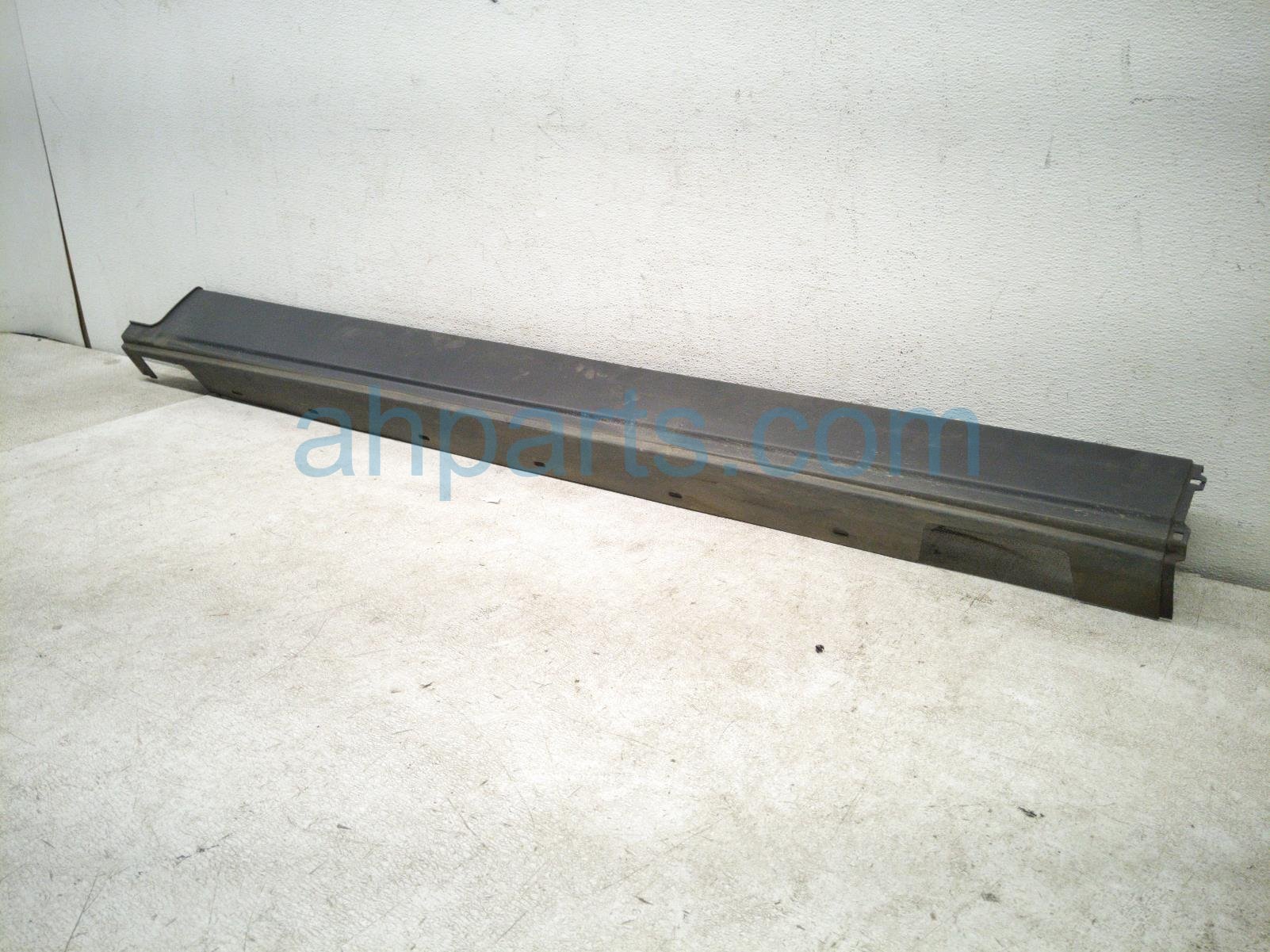 2020 Land Rover Range Rover Sport Rocker Trim Driver Side Skirt / Molding Black LR037826 Replacement 2020 Land Rover Range Rover Sport Rocker Trim Driver Side Skirt / Molding Black LR037826 Replacement thumbnail