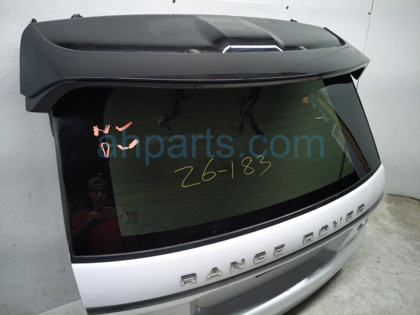 2020 Land Rover Range Rover Sport Deck Trunk Lid Lift Gate / Tail Gate White LR181165 Replacement 2020 Land Rover Range Rover Sport Deck Trunk Lid Lift Gate / Tail Gate White LR181165 Replacement thumbnail