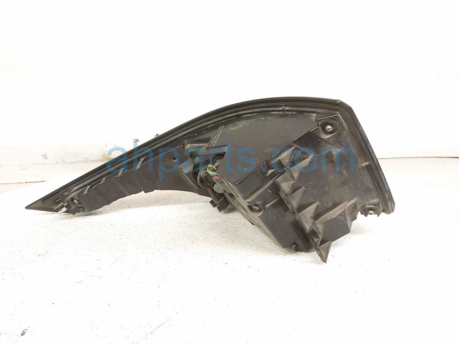 2020 Land Rover Range Rover Sport Light / Rear Passenger Tail Lamp (on Body) 453123557 Replacement 2020 Land Rover Range Rover Sport Light / Rear Passenger Tail Lamp (on Body) 453123557 Replacement thumbnail