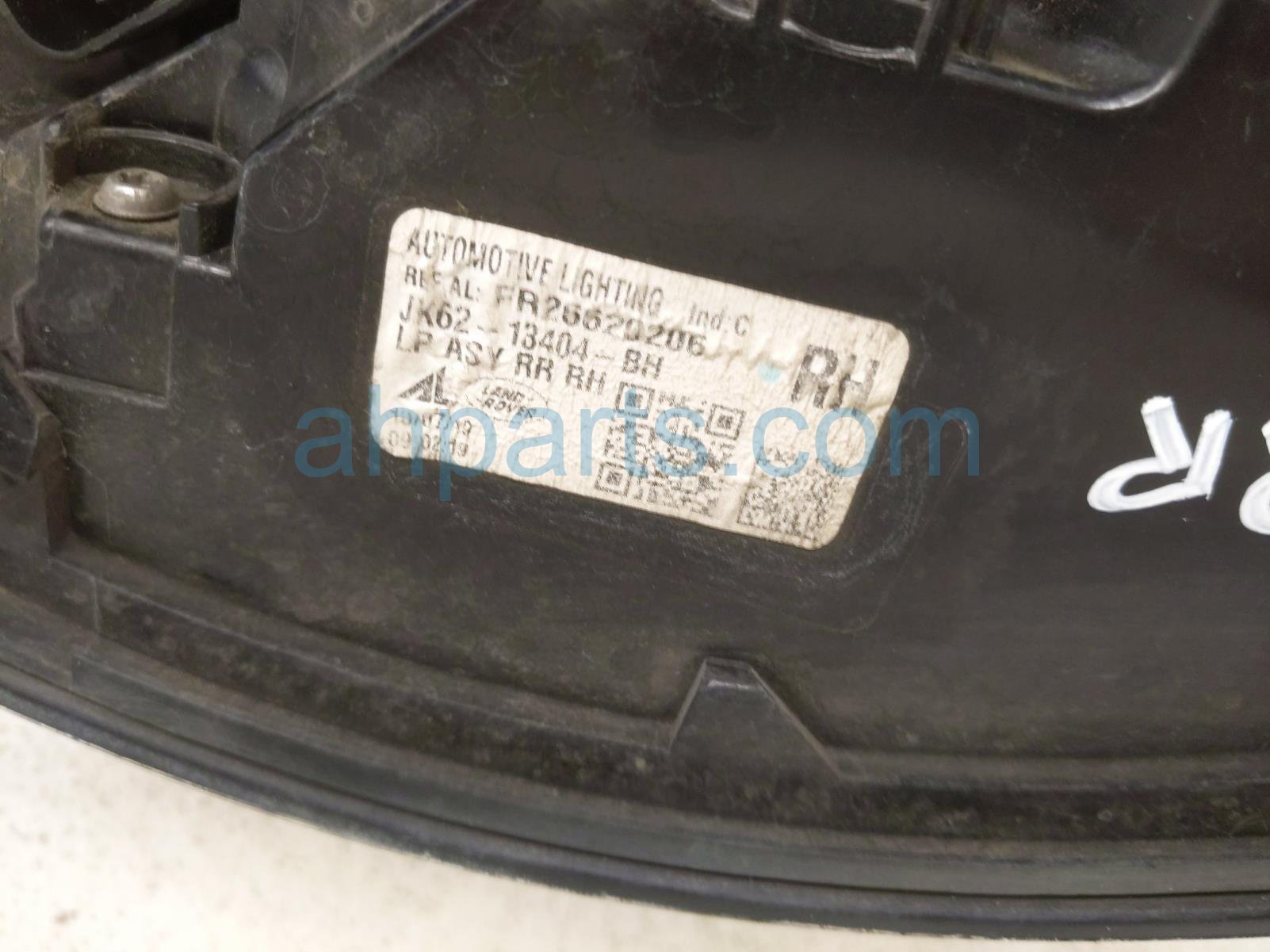 2020 Land Rover Range Rover Sport Light / Rear Passenger Tail Lamp (on Body) 453123557 Replacement 2020 Land Rover Range Rover Sport Light / Rear Passenger Tail Lamp (on Body) 453123557 Replacement thumbnail