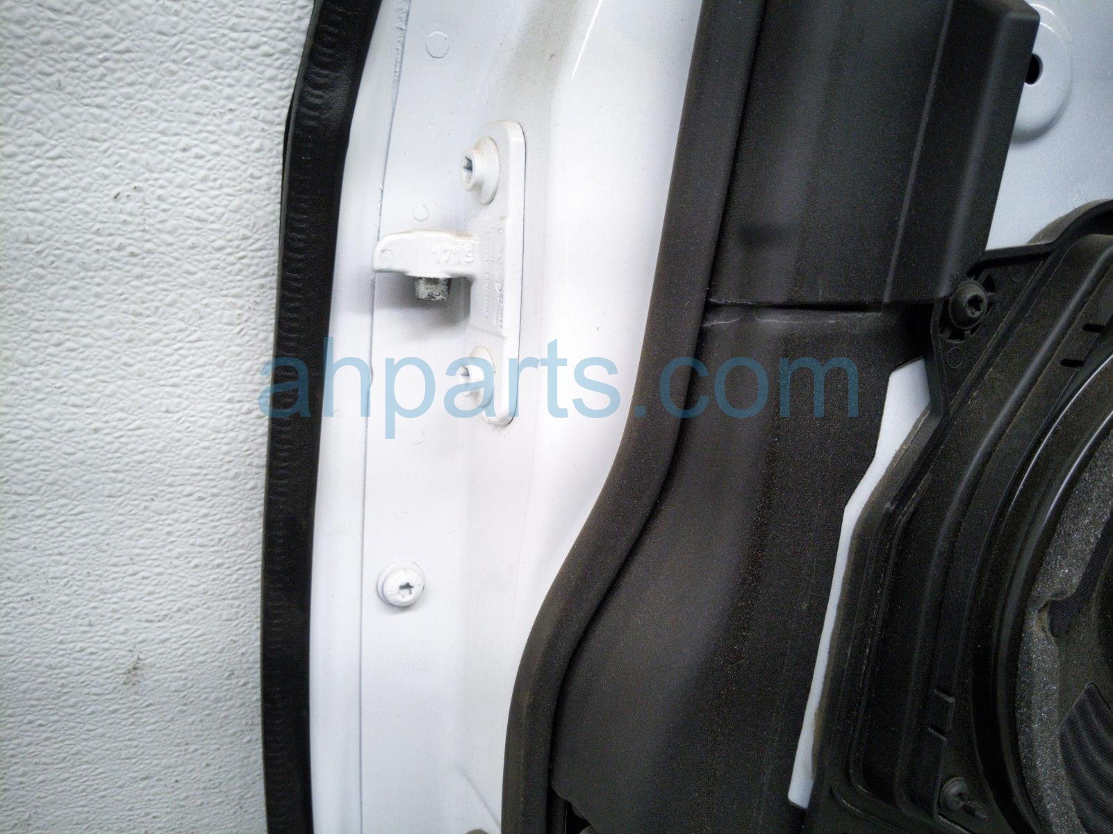 2020 Land Rover Range Rover Sport Rear Passenger Door White No Inside Trim LR044228 Replacement 2020 Land Rover Range Rover Sport Rear Passenger Door White No Inside Trim LR044228 Replacement thumbnail