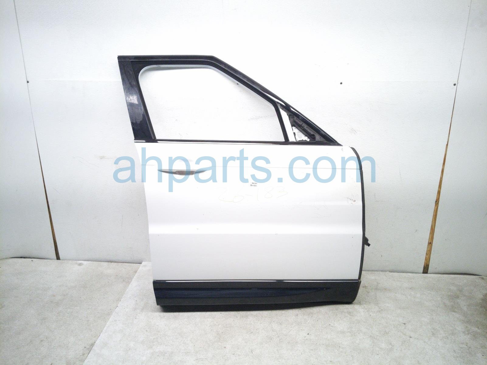 2020 Land Rover Range Rover Sport Front Passenger Door White No Mirror/trim* LR044226 Replacement 2020 Land Rover Range Rover Sport Front Passenger Door White No Mirror/trim* LR044226 Replacement thumbnail