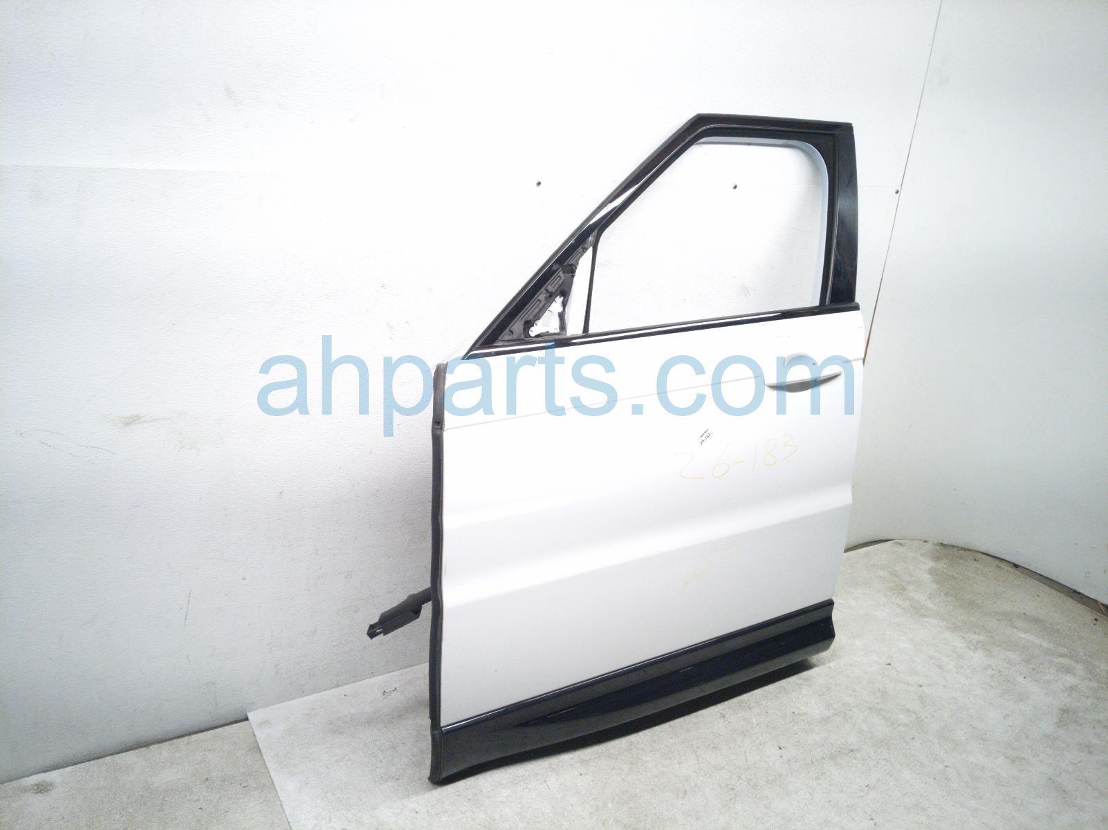 2020 Land Rover Range Rover Sport Front Driver Door White No Mirror/trim LR153952 Replacement 2020 Land Rover Range Rover Sport Front Driver Door White No Mirror/trim LR153952 Replacement thumbnail