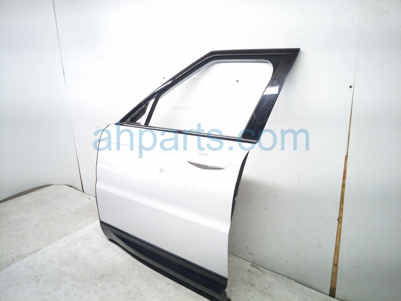 2020 Land Rover Range Rover Sport Front Driver Door White No Mirror/trim LR153952 Replacement 2020 Land Rover Range Rover Sport Front Driver Door White No Mirror/trim LR153952 Replacement thumbnail
