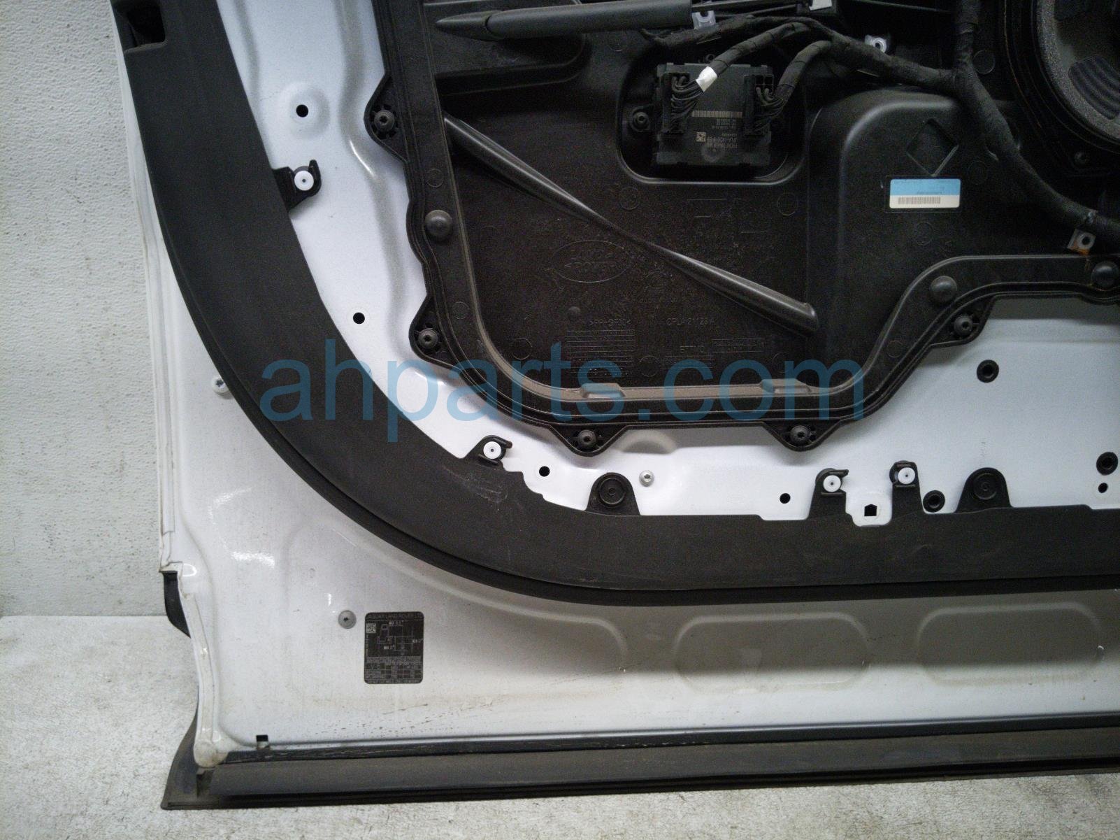 2020 Land Rover Range Rover Sport Front Driver Door White No Mirror/trim LR153952 Replacement 2020 Land Rover Range Rover Sport Front Driver Door White No Mirror/trim LR153952 Replacement thumbnail