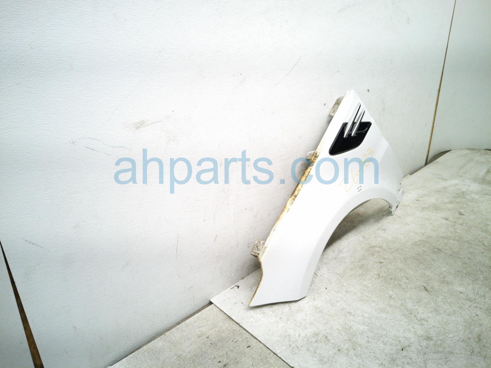2020 Land Rover Range Rover Sport Front Driver Fender White *charred LR100545 Replacement 2020 Land Rover Range Rover Sport Front Driver Fender White *charred LR100545 Replacement thumbnail