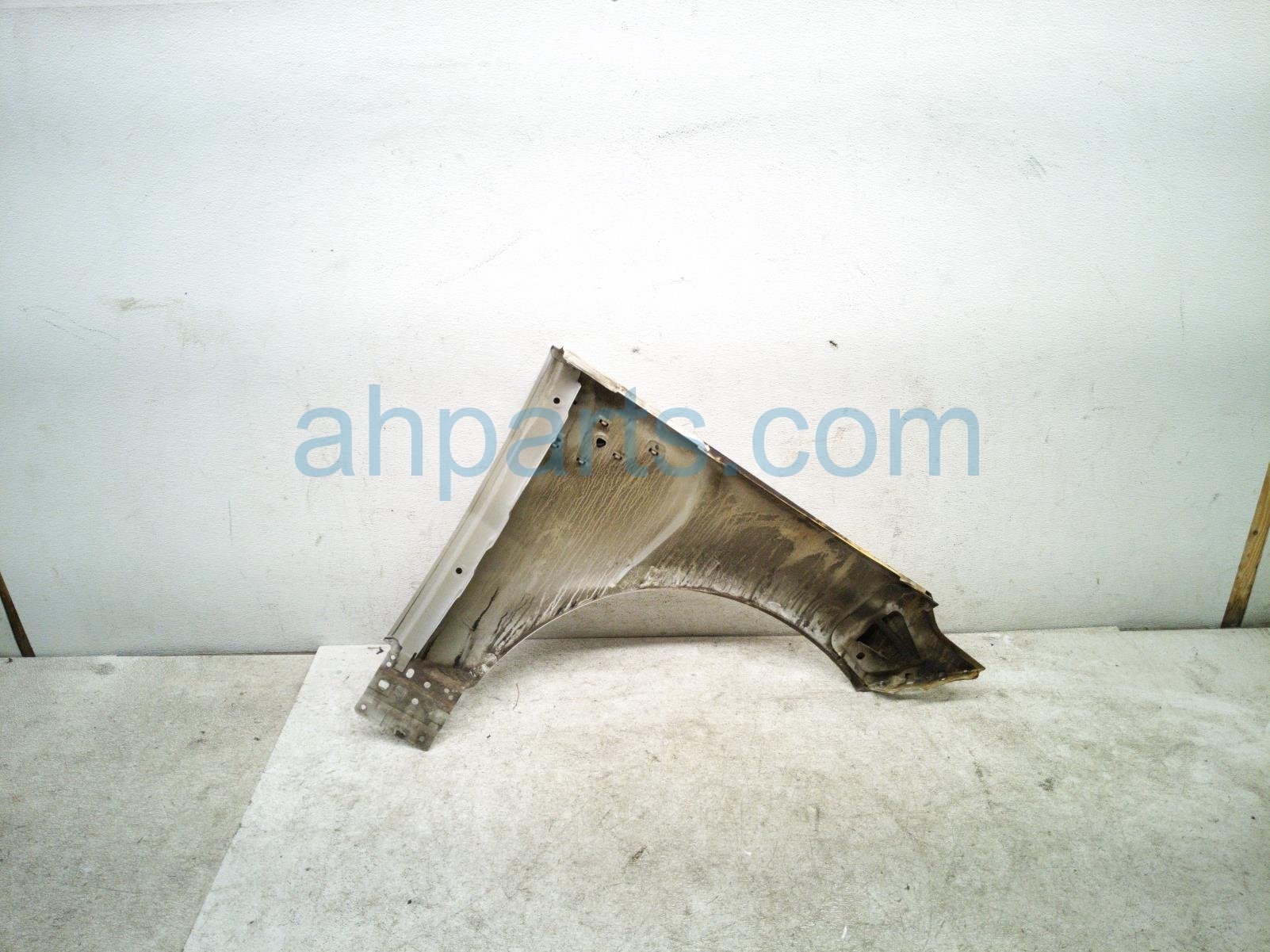 2020 Land Rover Range Rover Sport Front Driver Fender White *charred LR100545 Replacement 2020 Land Rover Range Rover Sport Front Driver Fender White *charred LR100545 Replacement thumbnail