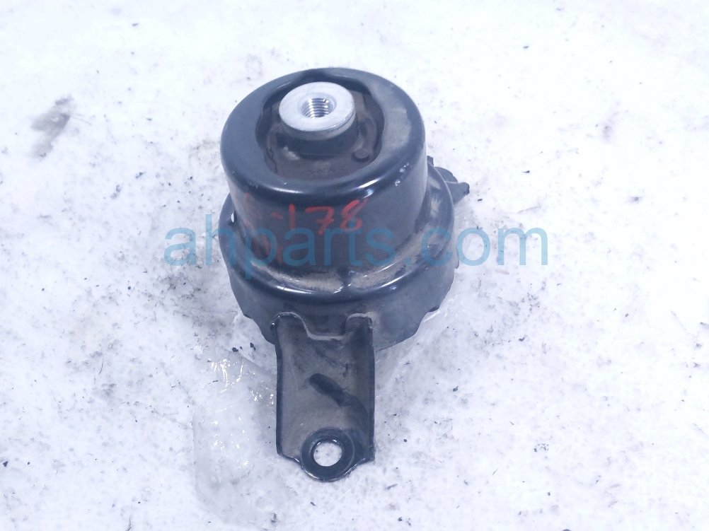 Honda RH ENGINE MOUNT - 1.8L AWD
