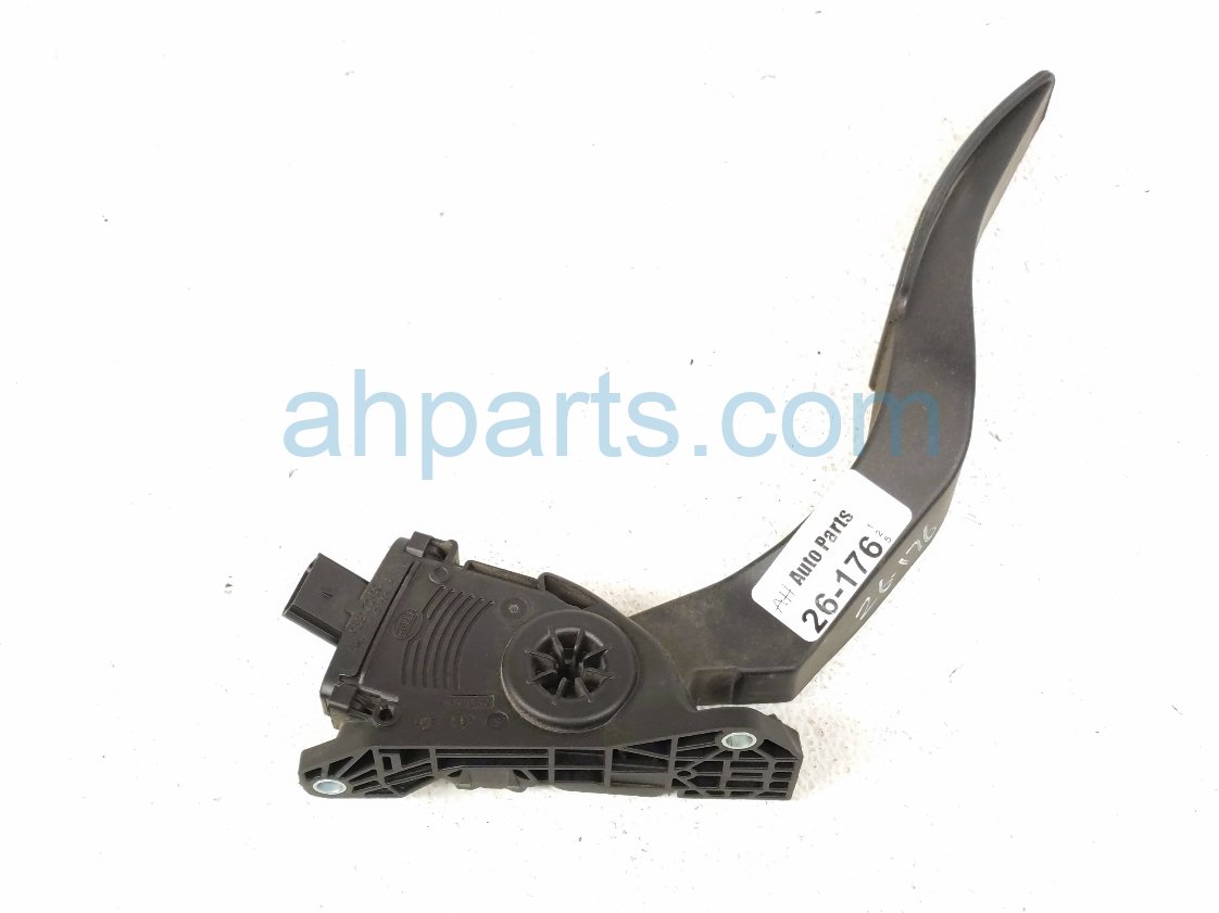 Chrysler GAS / ACCELERATOR PEDAL ASSY 3.6L