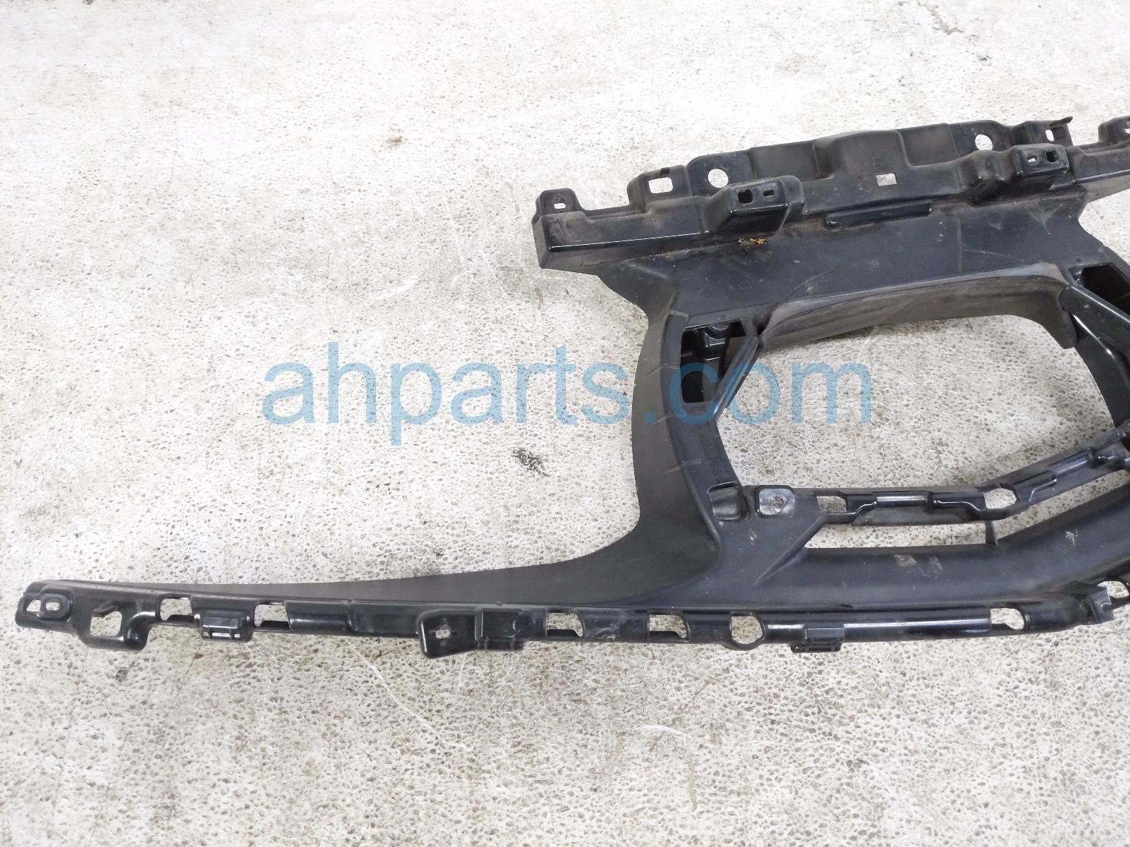 2021 Acura TLX Front Grille Support Bracket 71124 TGV A00 Replacement 2021 Acura TLX Front Grille Support Bracket 71124 TGV A00 Replacement thumbnail