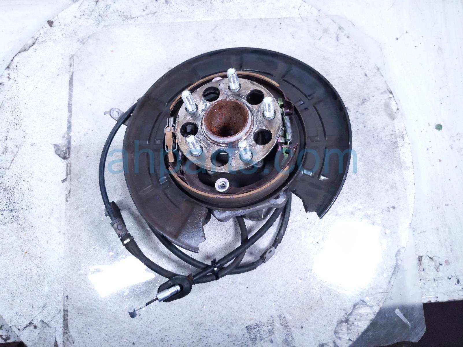 Honda RR/LH SPINDLE KNUCKLE HUB - FWD