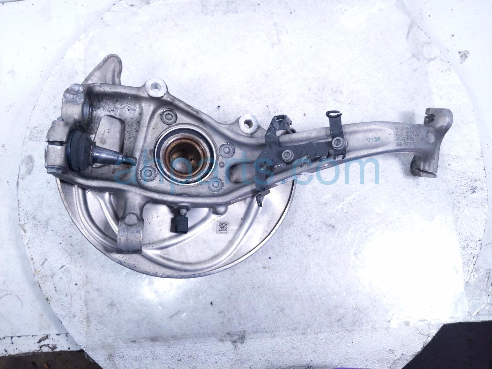 Audi FR/LH SPINDLE KNUCKLE HUB - AWD