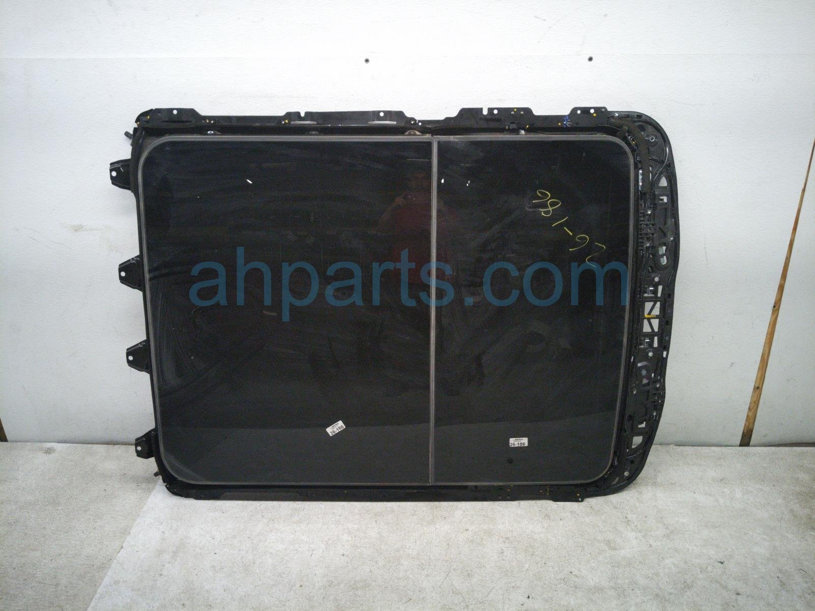 2025 Honda Pilot Sunroof / Sun Roof Glass Window 70010 T90 A32 Replacement 2025 Honda Pilot Sunroof / Sun Roof Glass Window 70010 T90 A32 Replacement thumbnail