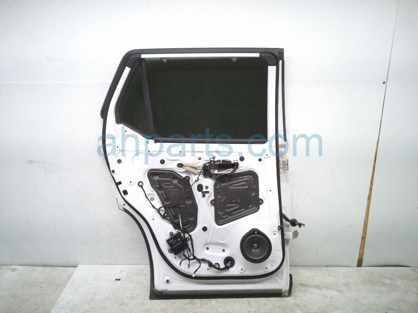 2025 Honda Pilot Rear Driver Door White No Inside Trim 67550 T90 A10ZZ Replacement 2025 Honda Pilot Rear Driver Door White No Inside Trim 67550 T90 A10ZZ Replacement thumbnail