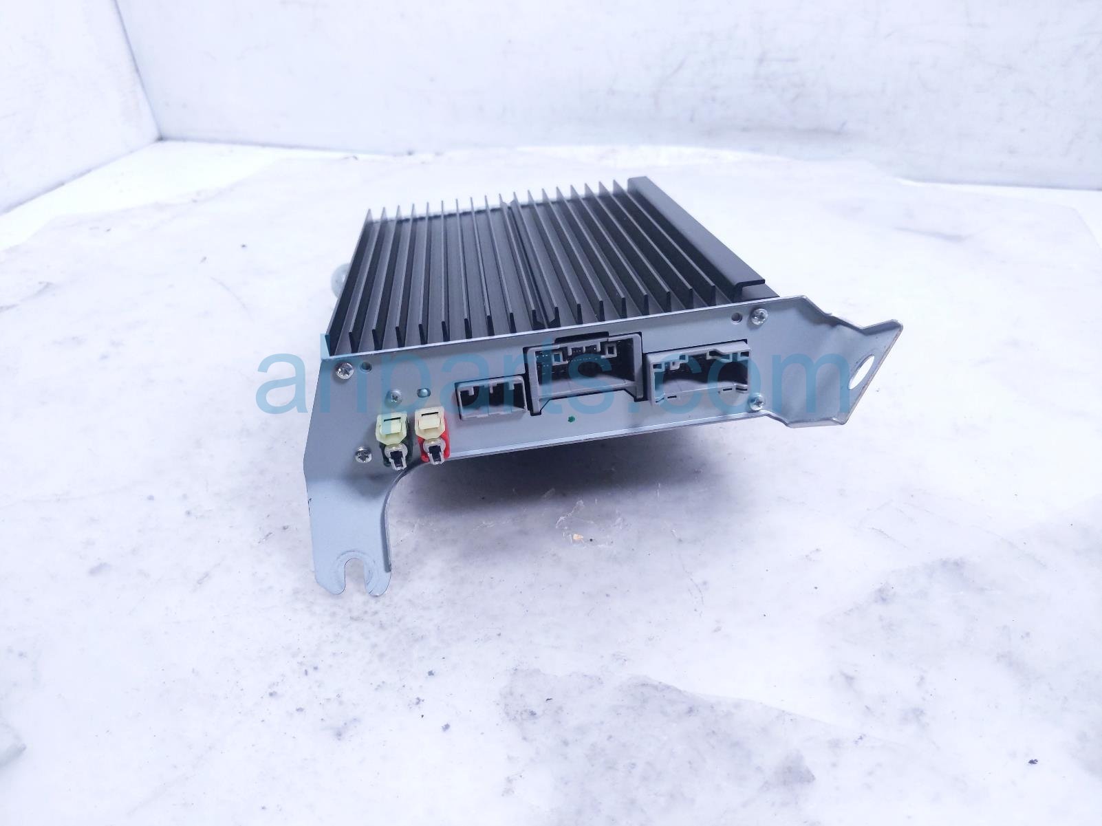 2020 Honda Pilot Audio Amplifier Rear Right 39186 TG7 A22 Replacement 2020 Honda Pilot Audio Amplifier Rear Right 39186 TG7 A22 Replacement thumbnail